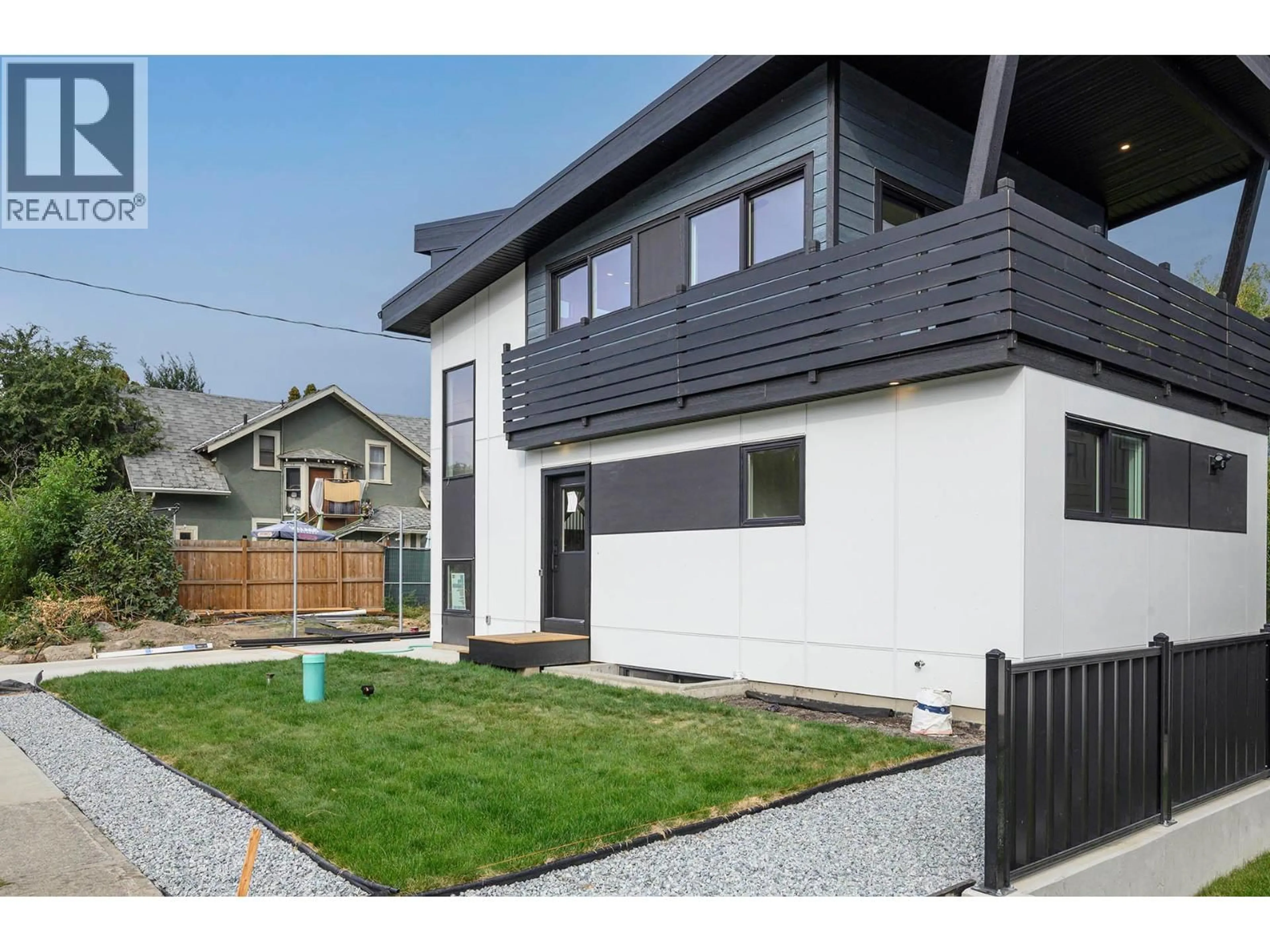 Home with vinyl exterior material, street for 720 DOUGLAS STREET, Kamloops British Columbia V2C3C6