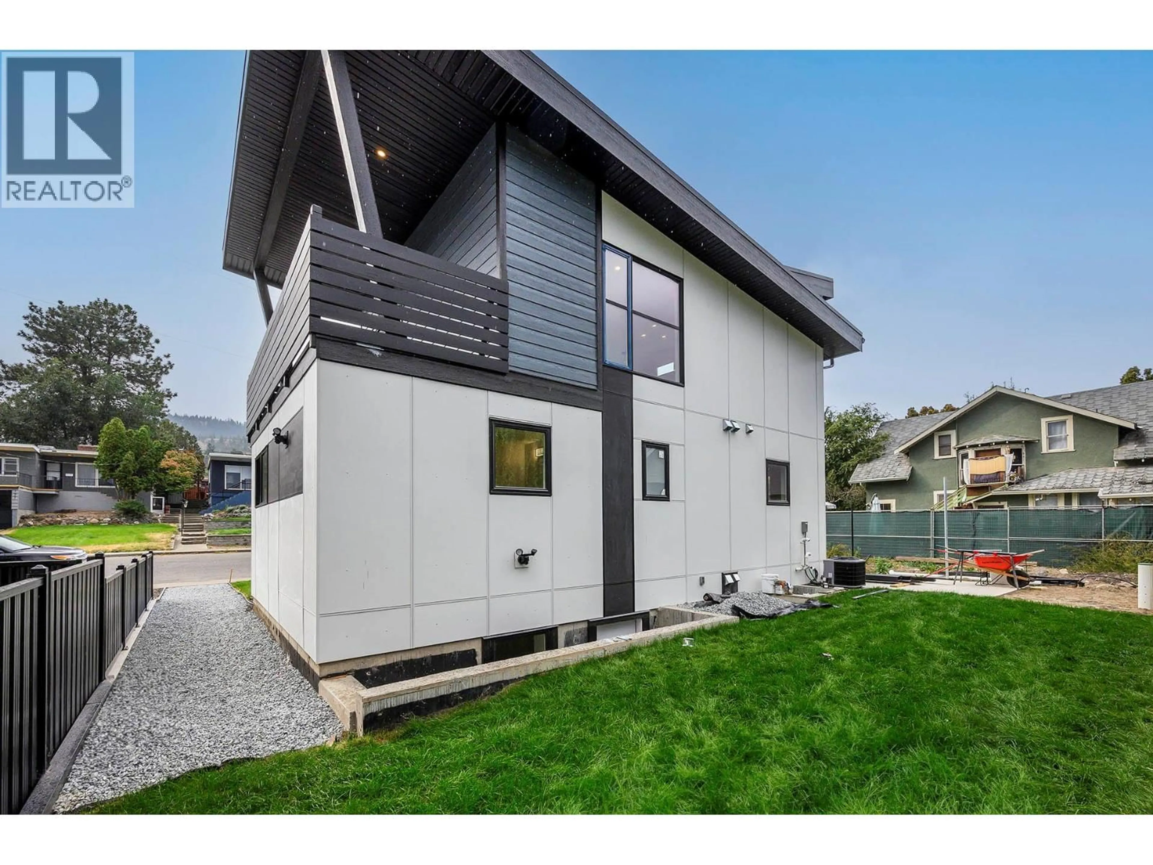 Home with vinyl exterior material, street for 720 DOUGLAS STREET, Kamloops British Columbia V2C3C6