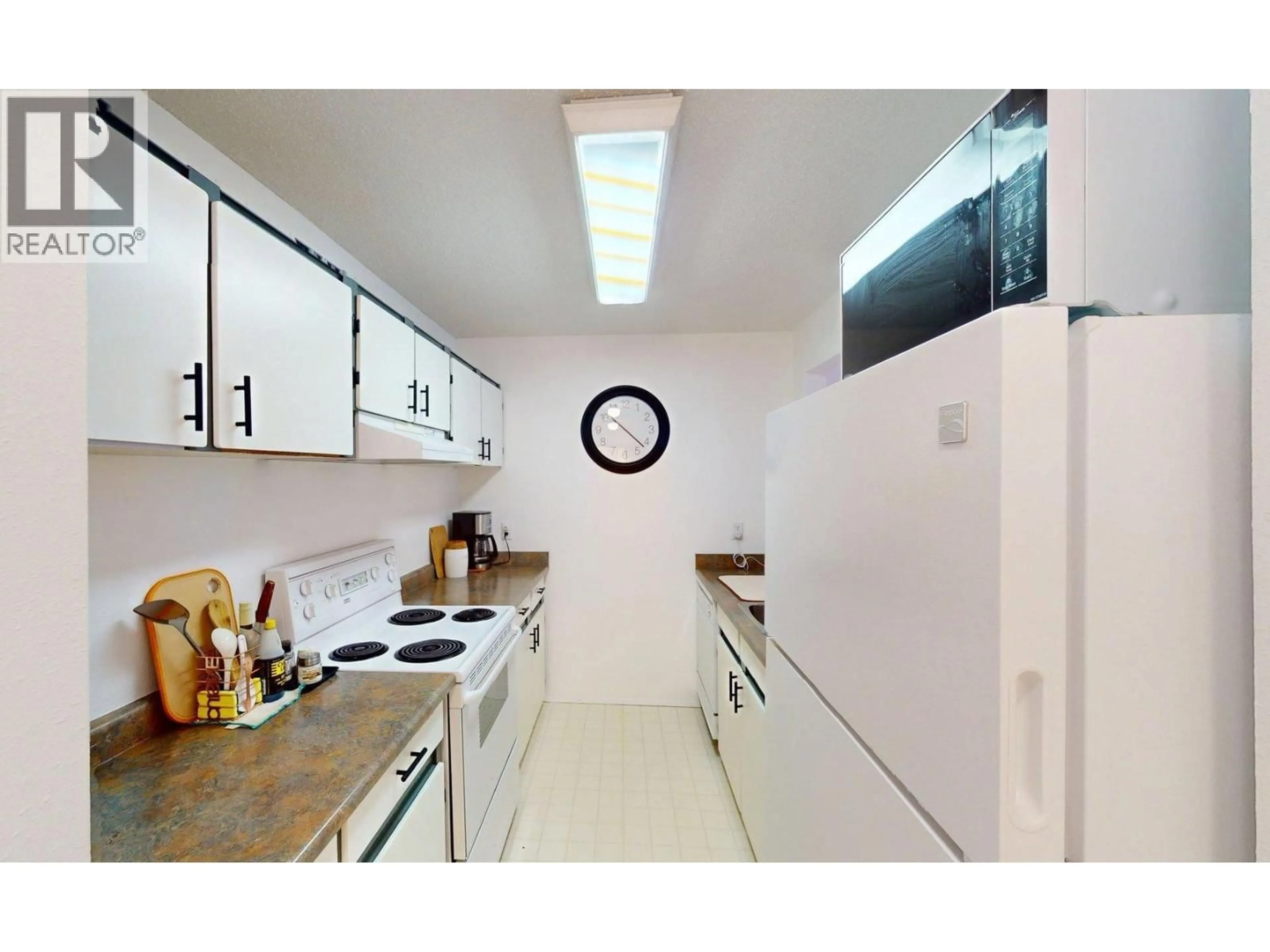 Standard kitchen, unknown for 304B - 1802 ALPINE DRIVE, Elkford British Columbia V0B1H0