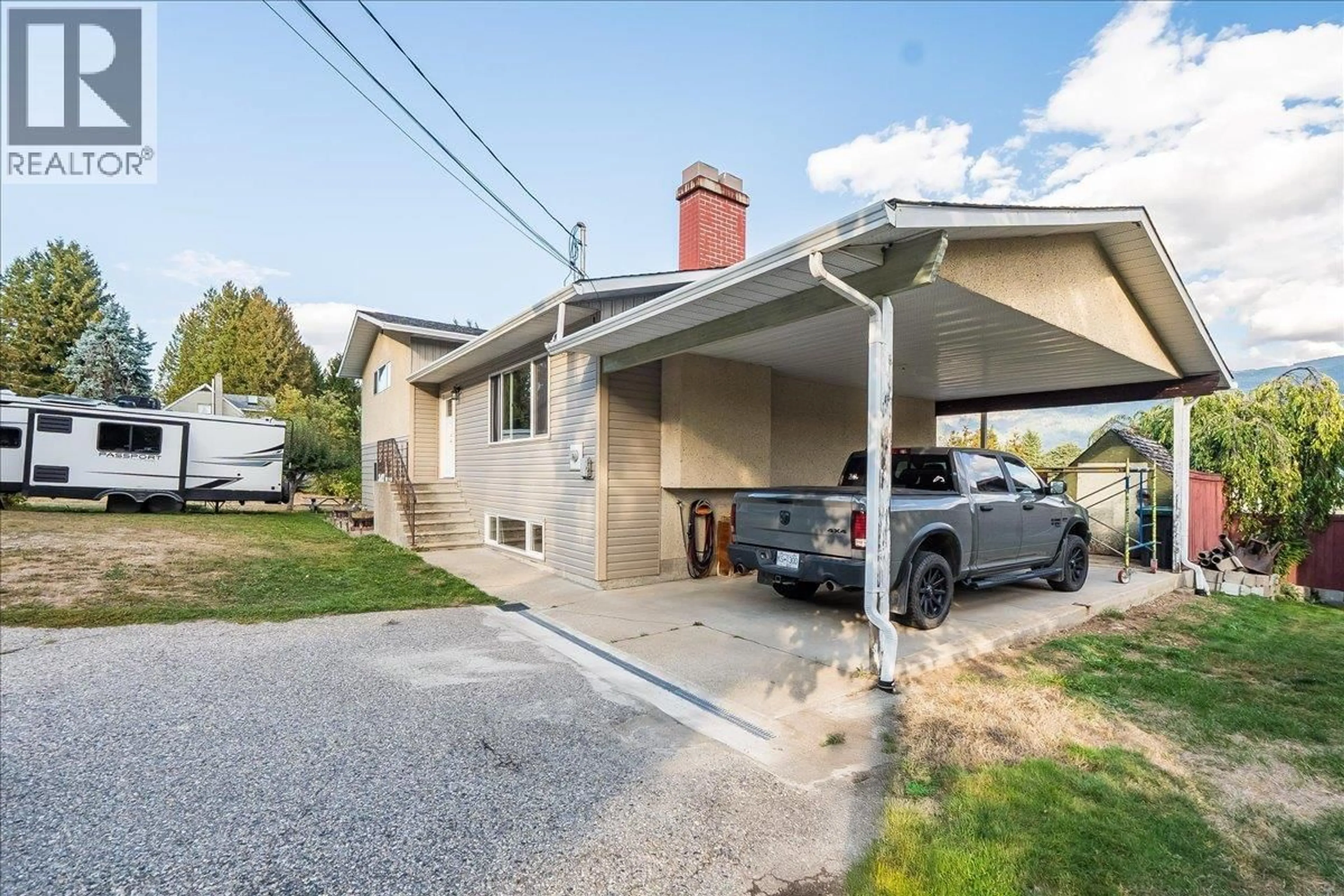 A pic from outside/outdoor area/front of a property/back of a property/a pic from drone, street for 2621 10TH AVENUE, Castlegar British Columbia V1N3A4