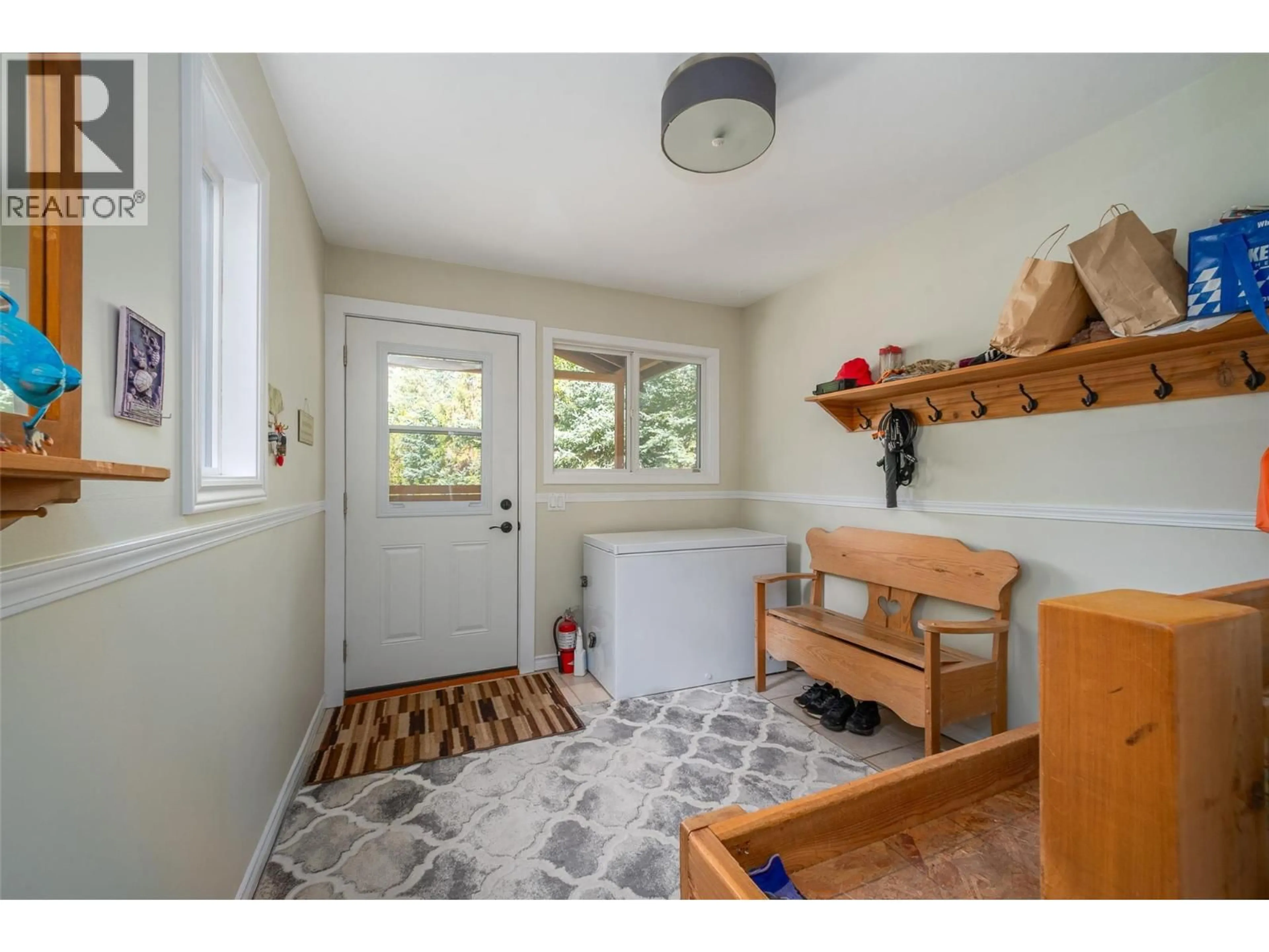 Indoor entryway for 11875 GREYSTOKES ROAD, Kelowna British Columbia V1P1K3