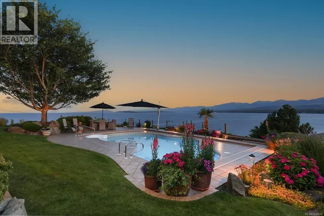 1133 YATES ROAD, Comox 3