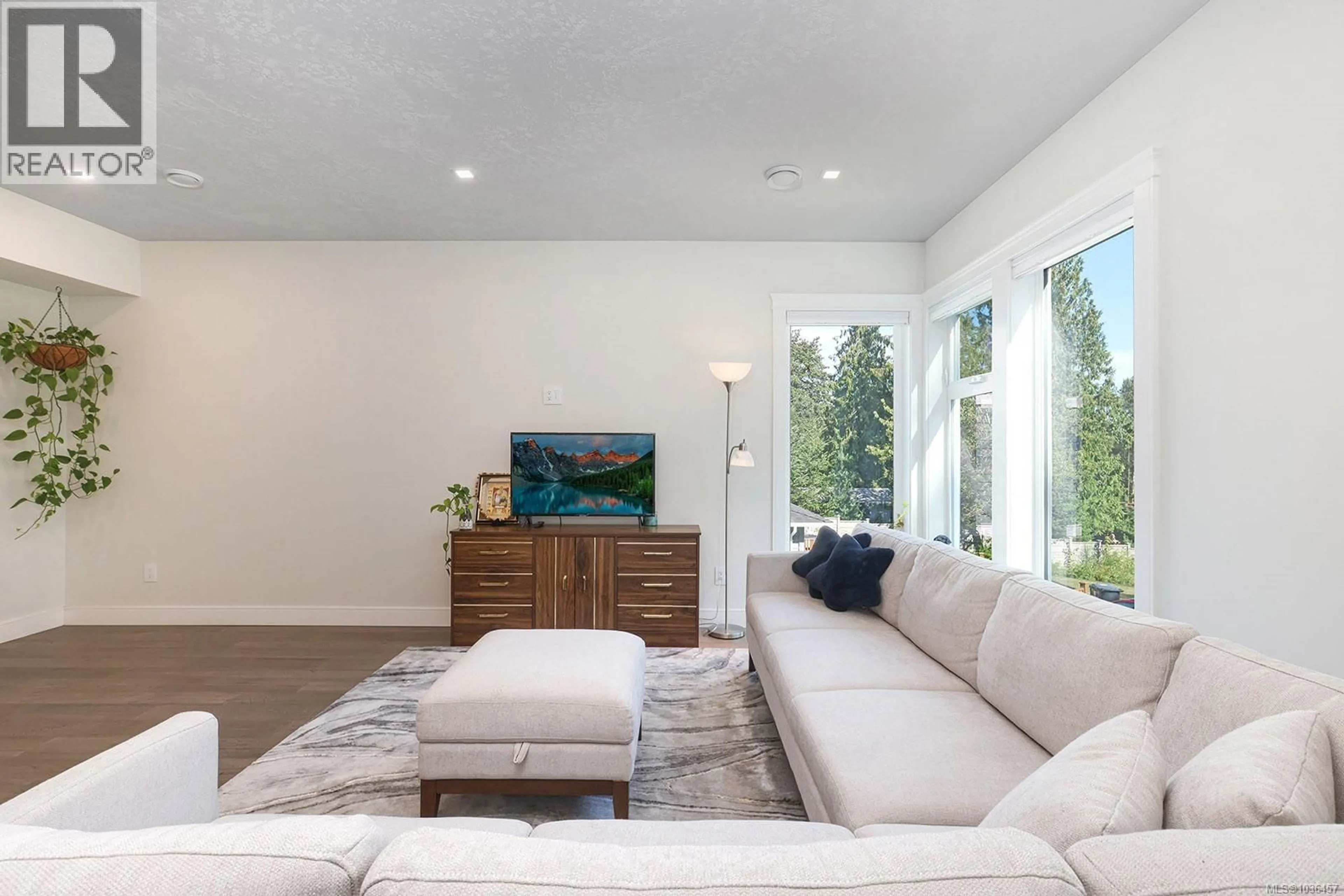 Living room with furniture, wood/laminate floor for 2B - 2800 ARDEN ROAD, Courtenay British Columbia V9N9J9