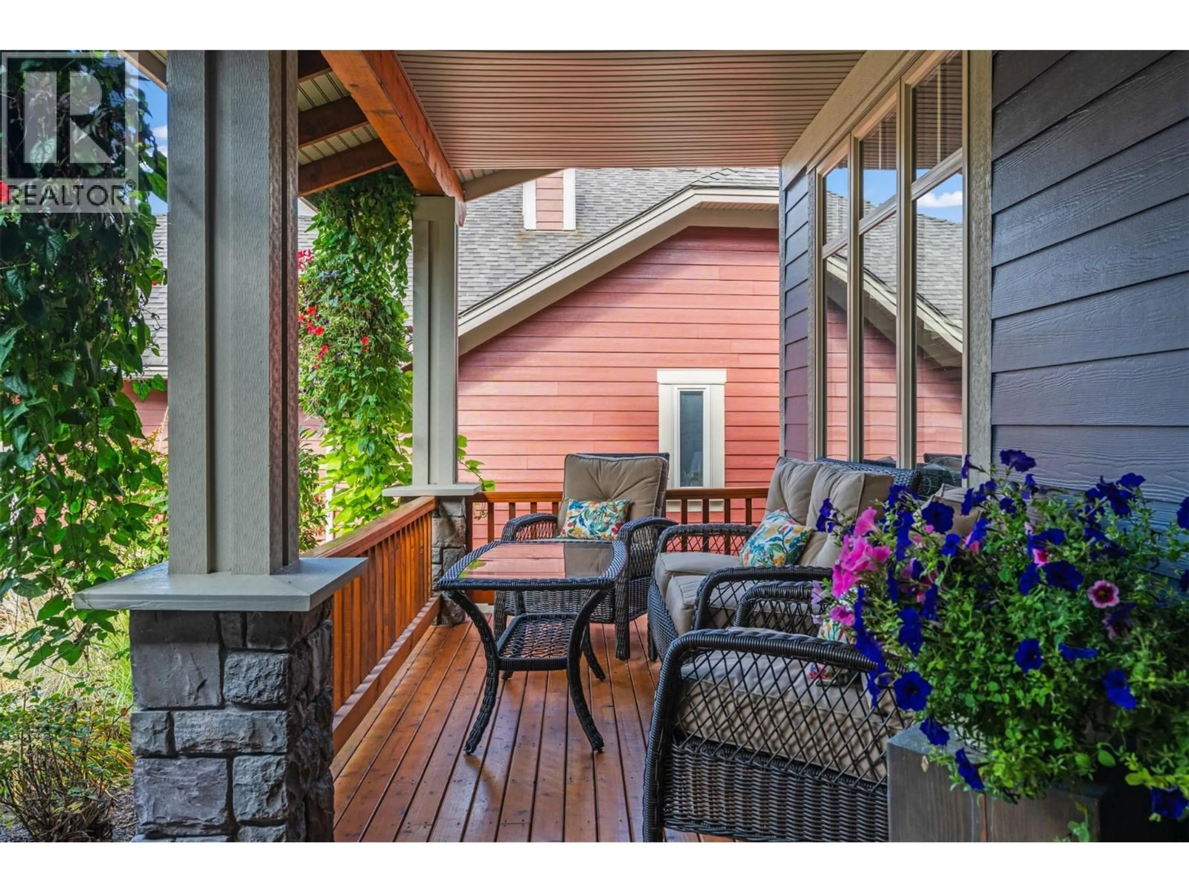 Patio, street for 226 DORMIE PLACE, Vernon British Columbia V1H1Y5