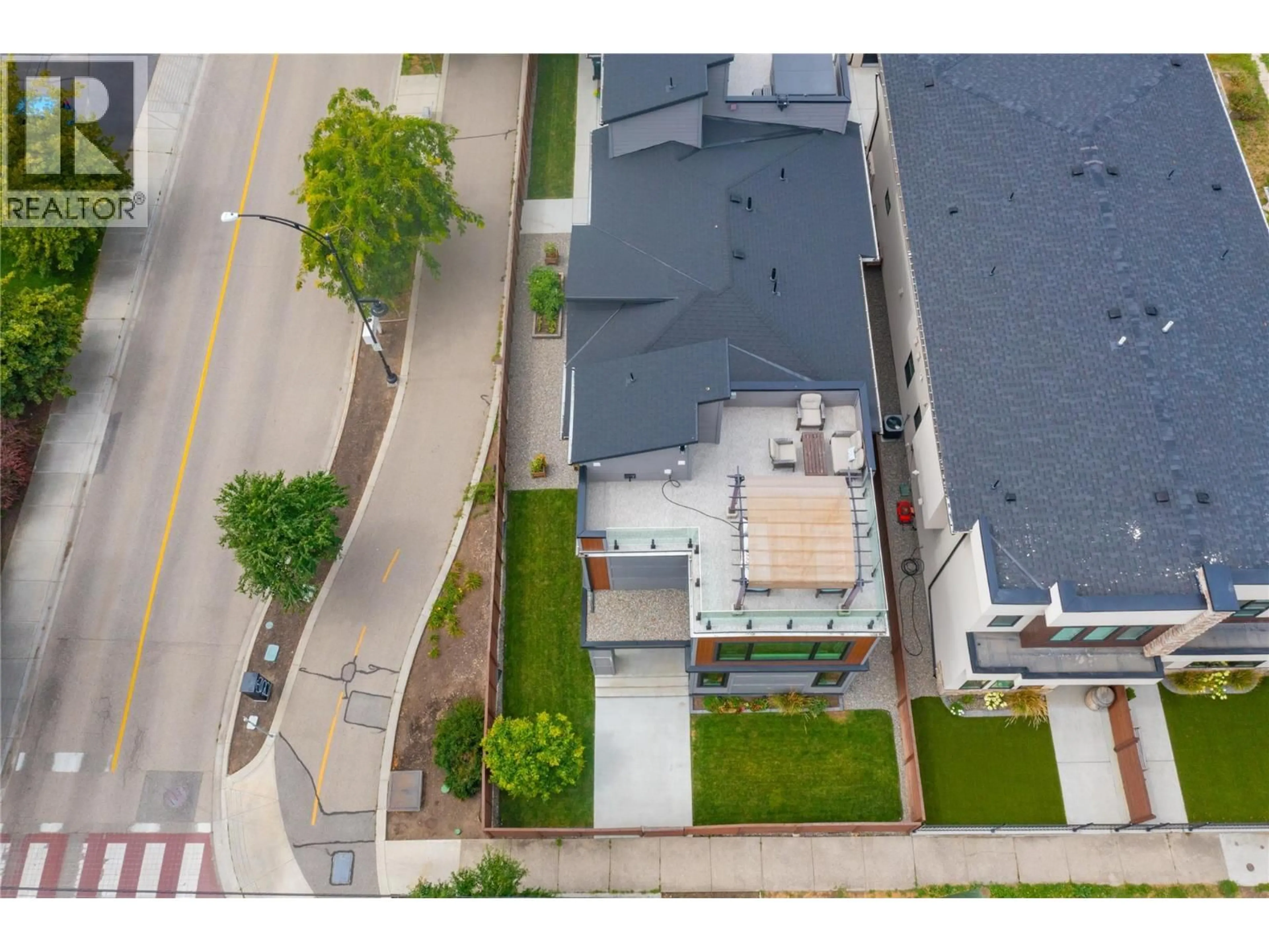 A pic from outside/outdoor area/front of a property/back of a property/a pic from drone, street for 1292 ETHEL STREET, Kelowna British Columbia V1Y2W7