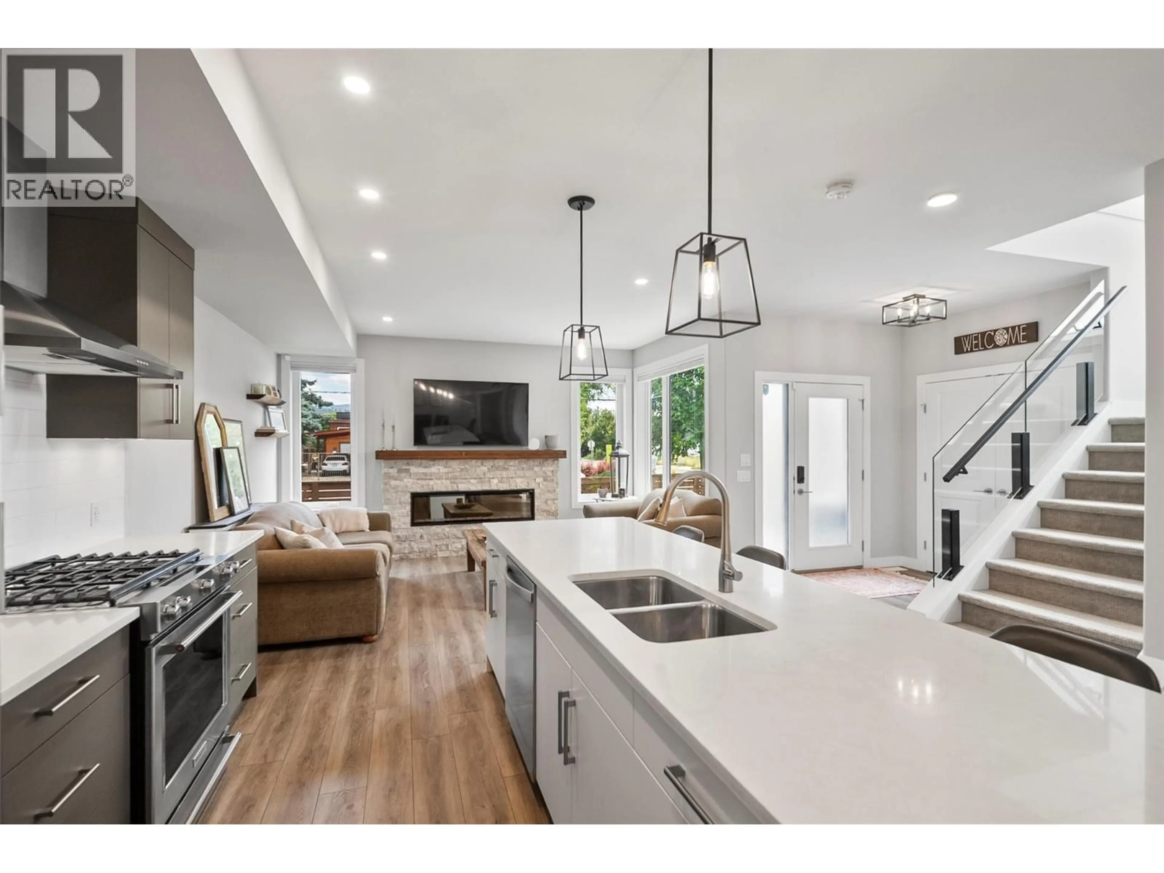 Open concept kitchen, unknown for 1292 ETHEL STREET, Kelowna British Columbia V1Y2W7