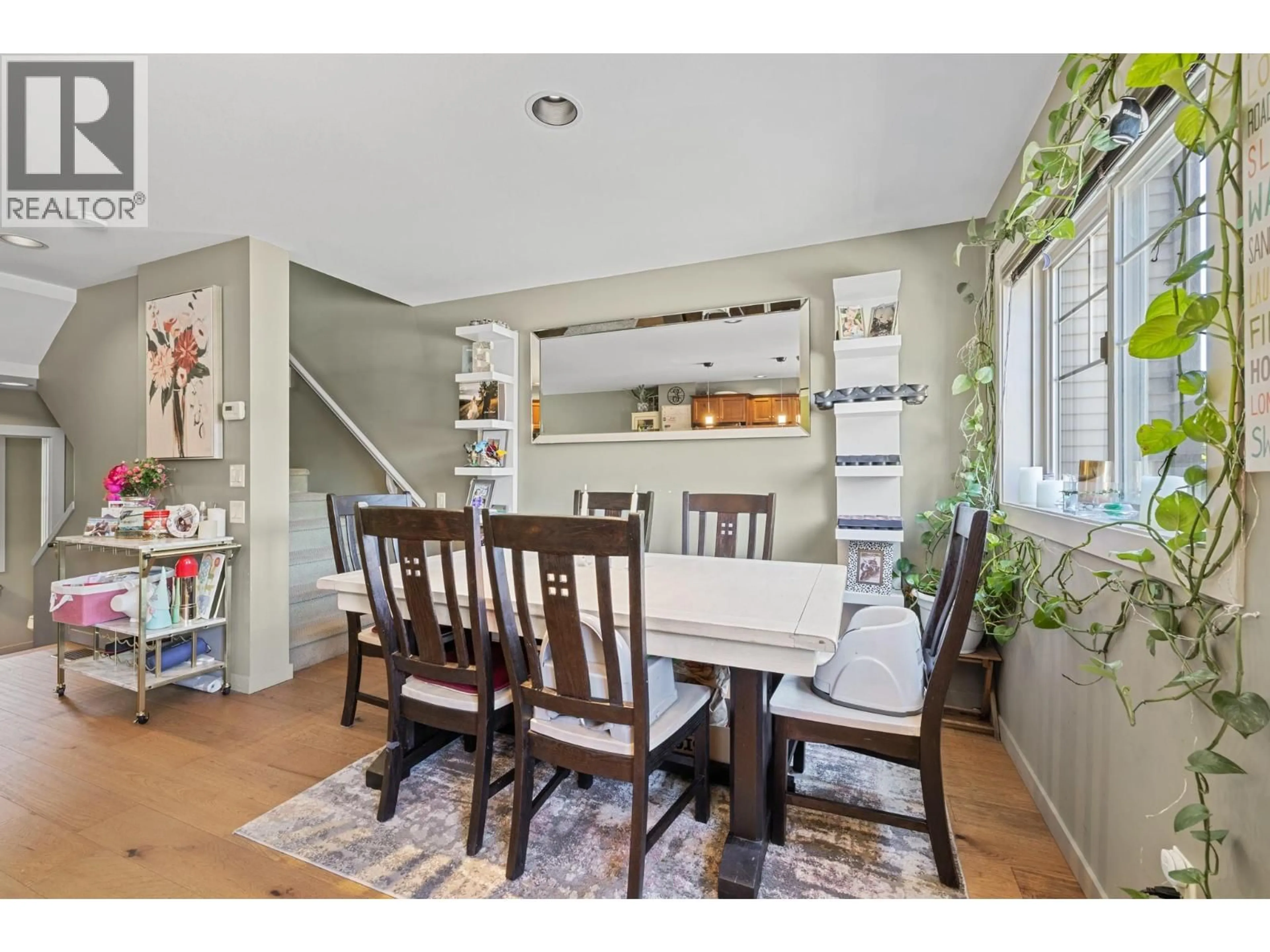 Dining room, wood/laminate floor for 2 - 146 MCCURDY ROAD, Kelowna British Columbia V1X8B1