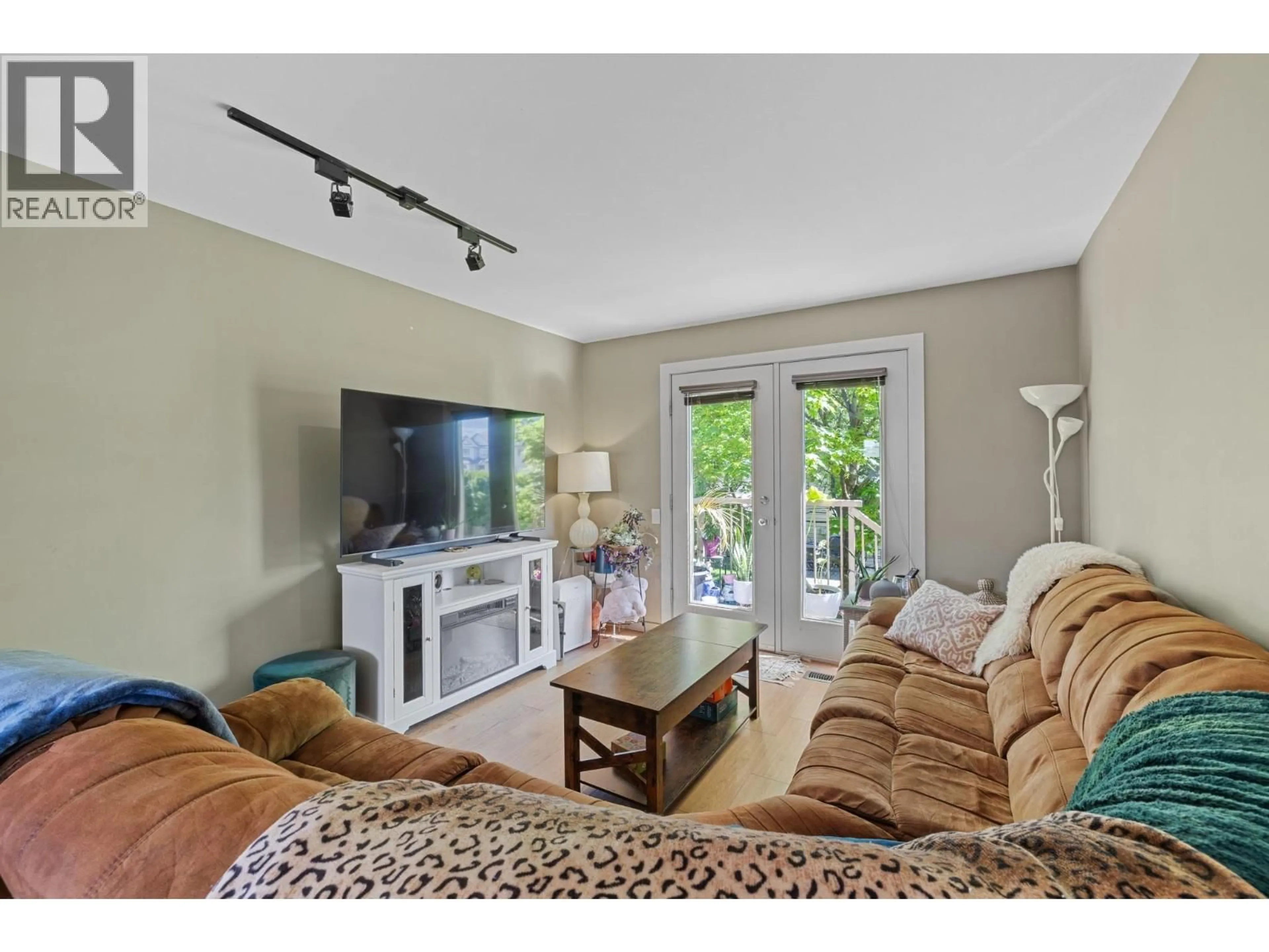 Living room with furniture, unknown for 2 - 146 MCCURDY ROAD, Kelowna British Columbia V1X8B1