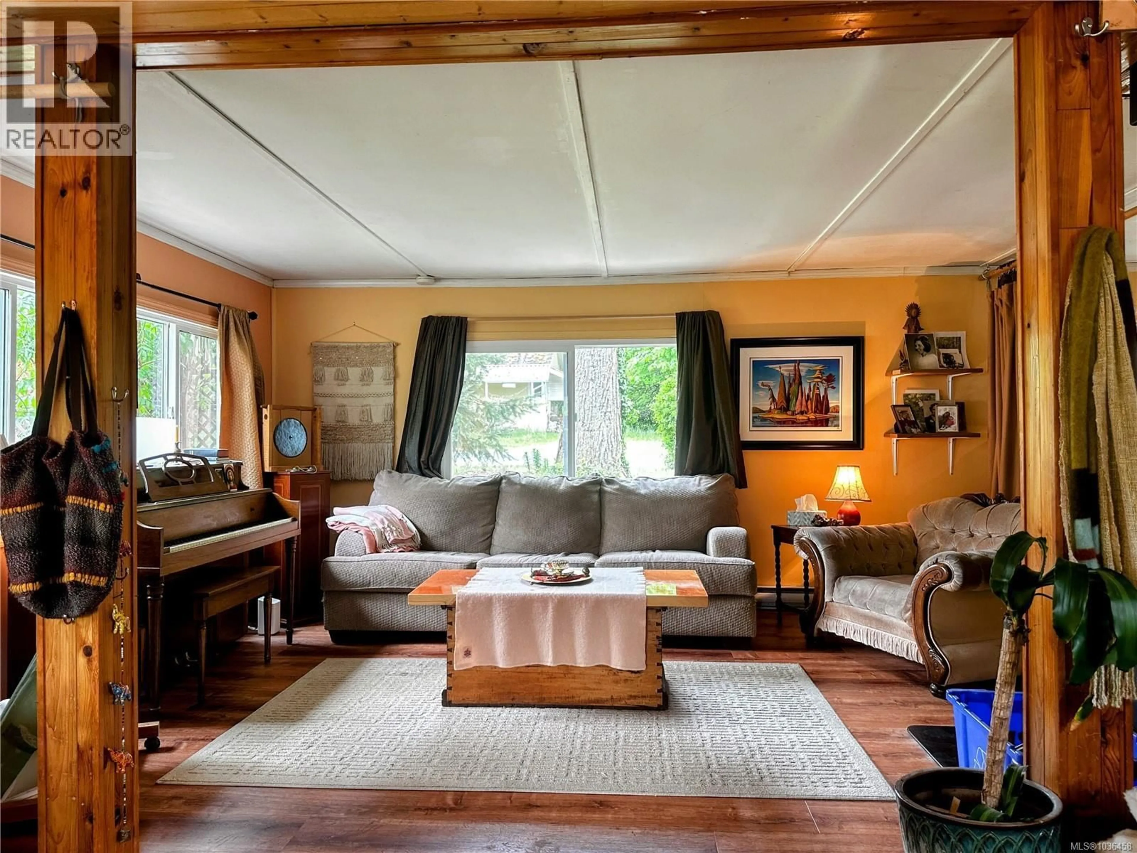 Living room with furniture, wood/laminate floor for 5097 GROUHEL ROAD, Ladysmith British Columbia V9G1J4