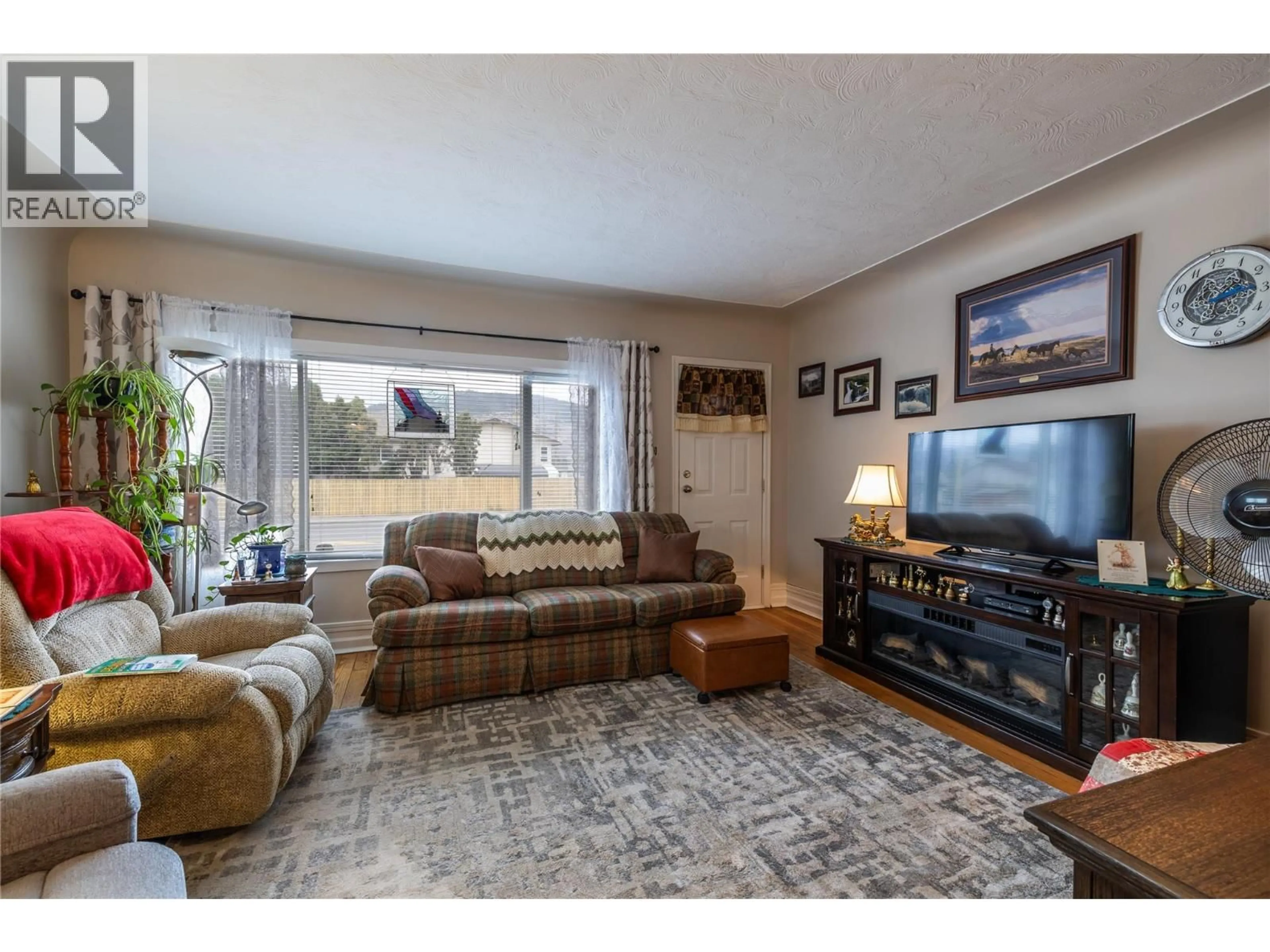 Living room with furniture, unknown for 1496 TRANQUILLE ROAD, Kamloops British Columbia V2B5B7