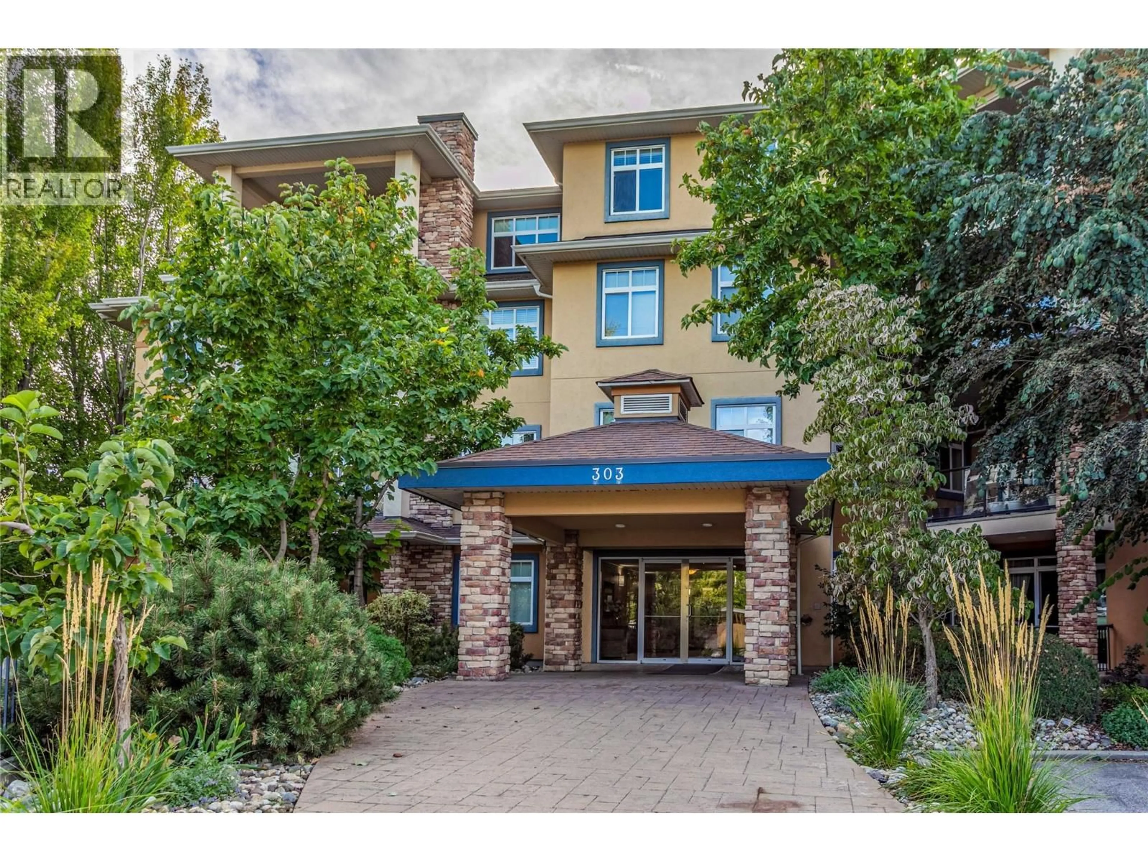Indoor foyer for 202 - 303 WHITMAN ROAD, Kelowna British Columbia V1V2P3