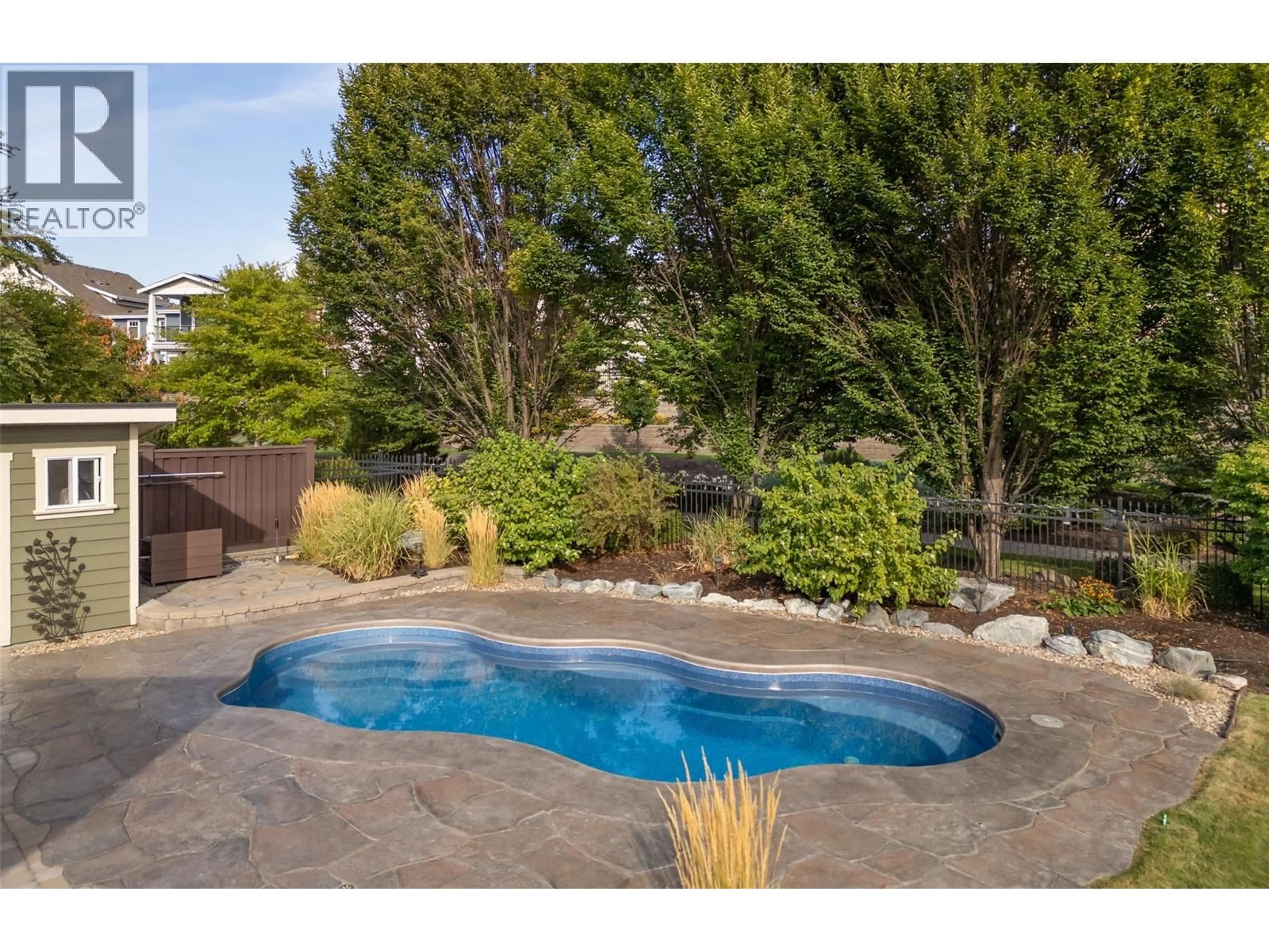 Pool for 1147 GLENVIEW COURT, Kelowna British Columbia V1Y0A7