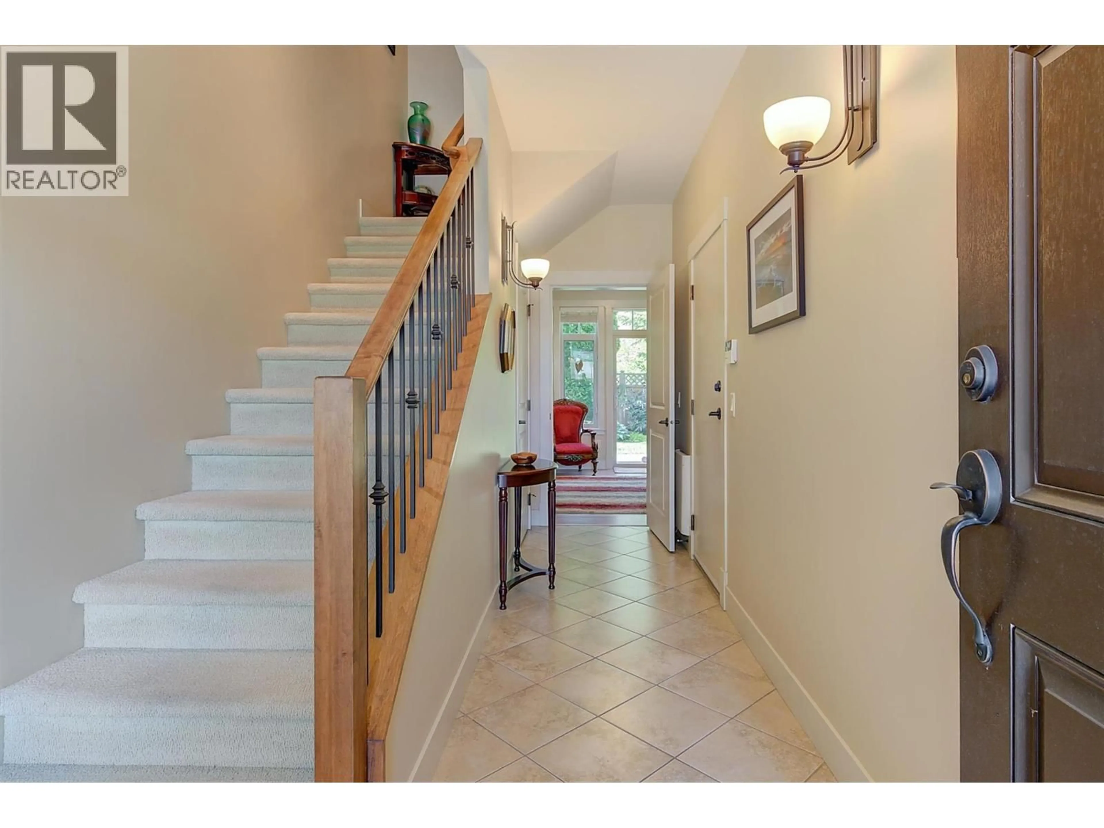 Indoor entryway for 6 - 4356 BEACH AVENUE, Peachland British Columbia V0H1X6