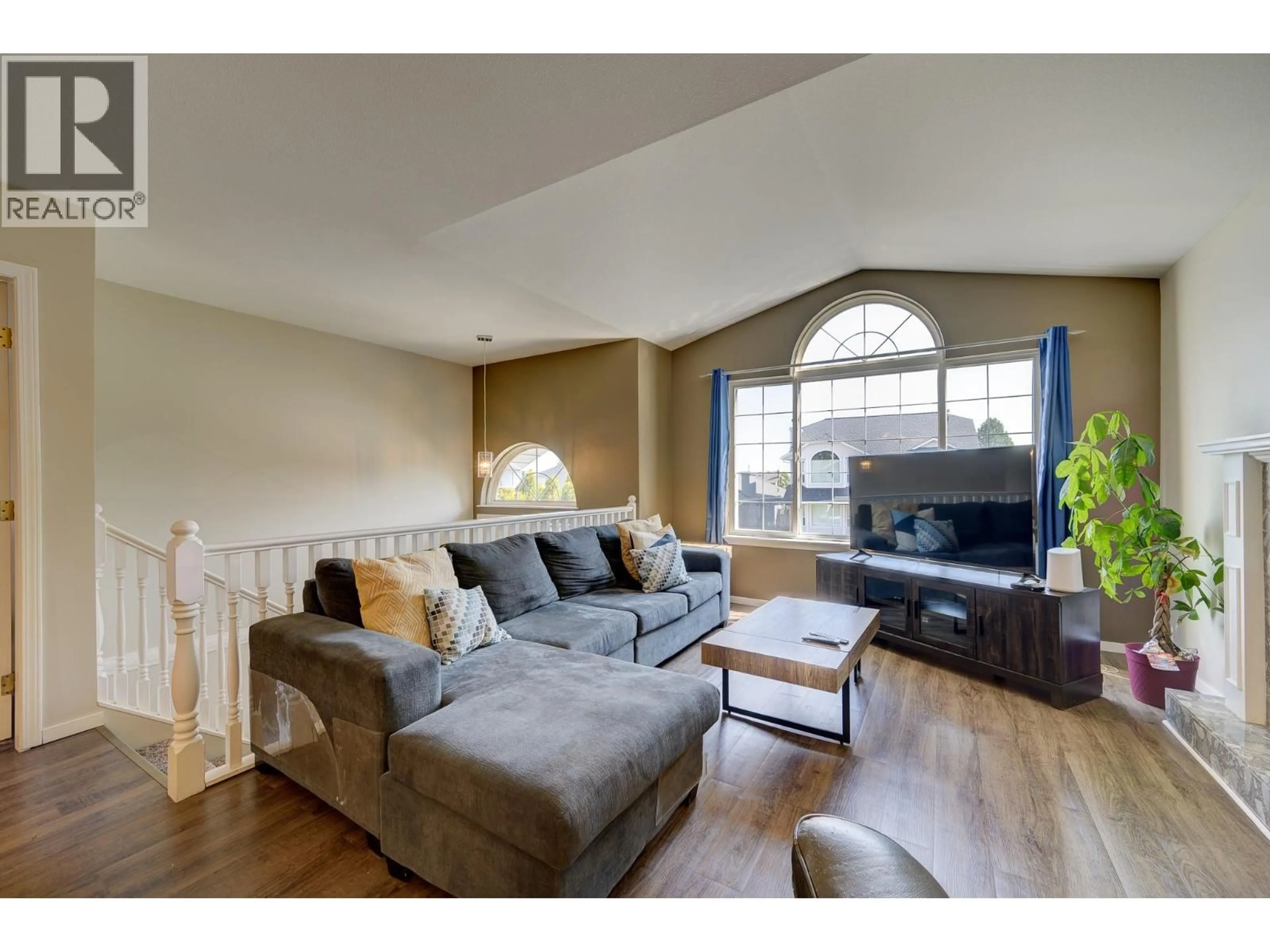 Living room with furniture, wood/laminate floor for 2217 TURNBERRY PLACE, Kamloops British Columbia V1S1S7