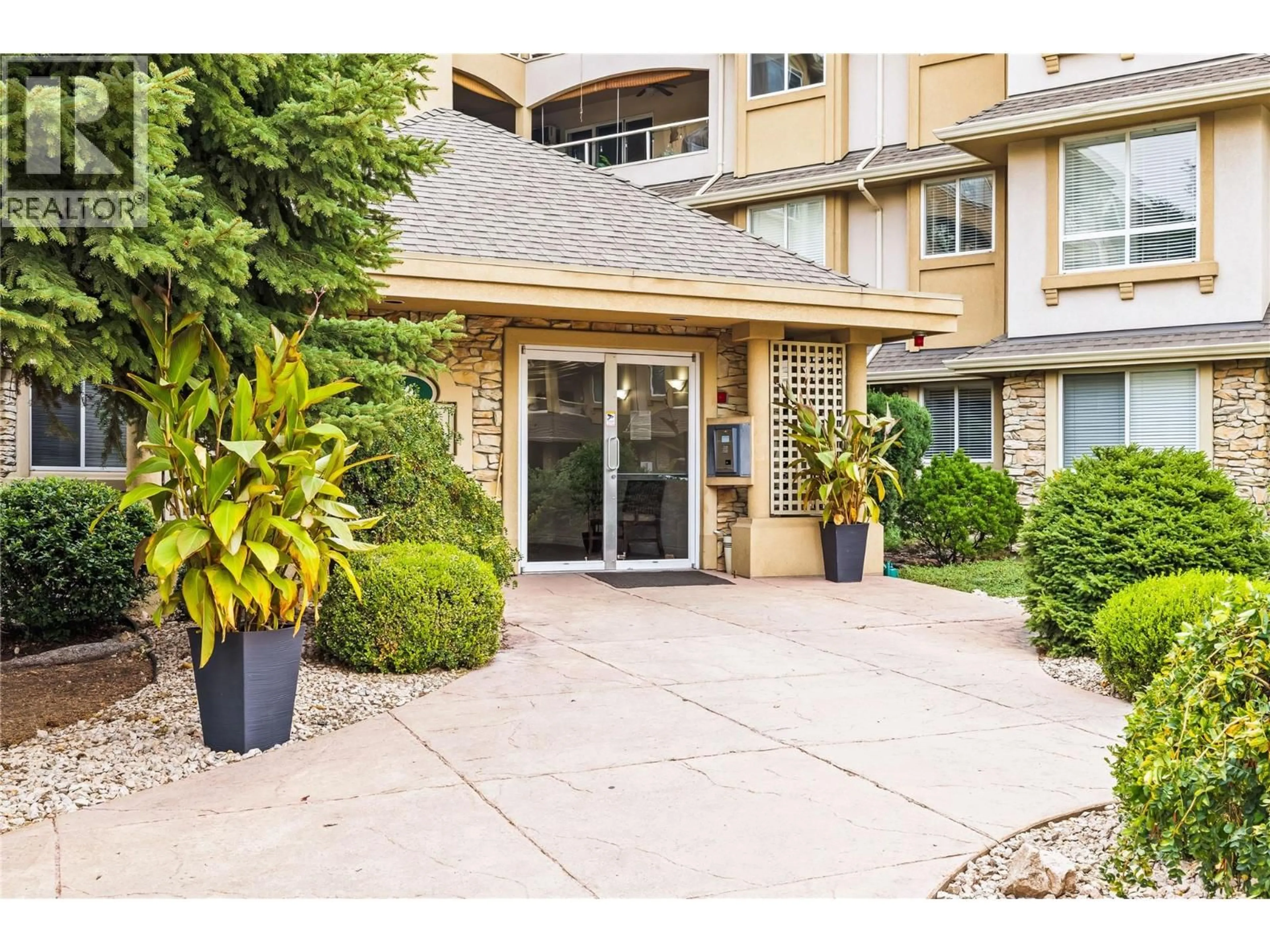 Indoor foyer for 101 - 1964 ENTERPRISE WAY, Kelowna British Columbia V1Y9S7