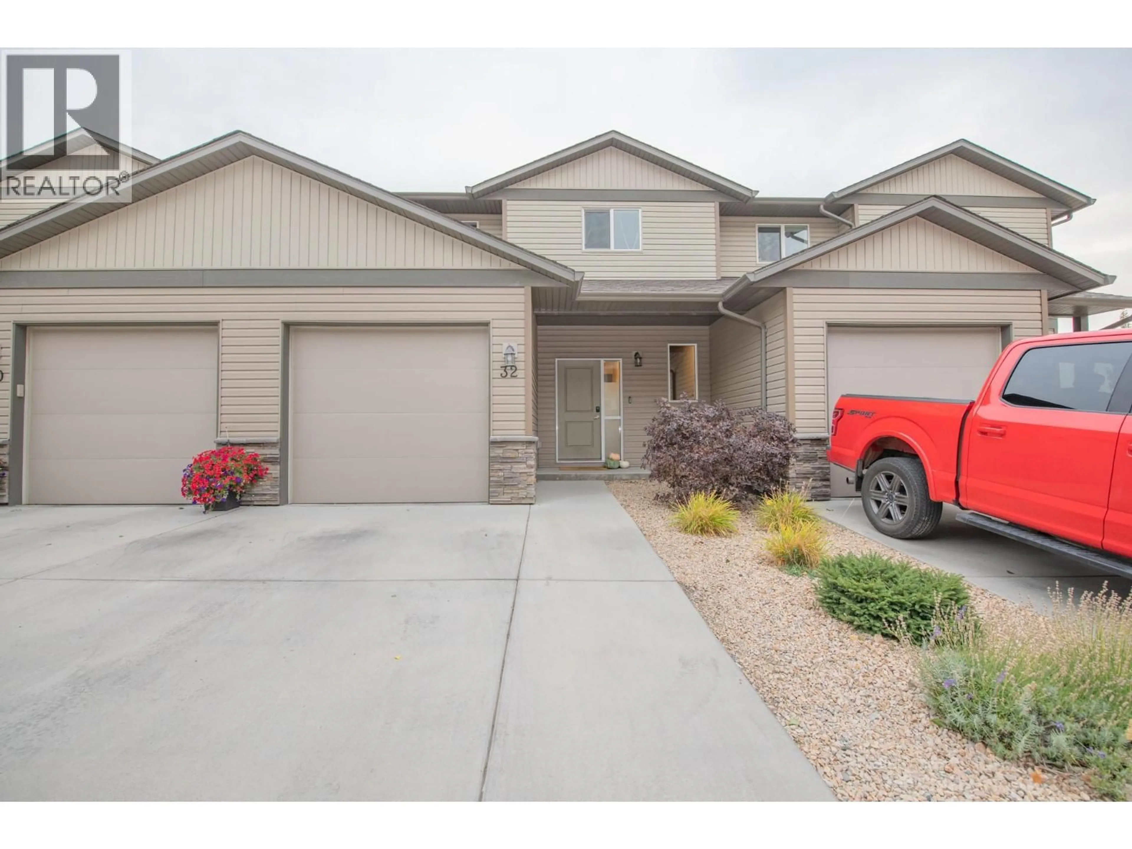 Unknown for 32 - 933 MOUNT ROBSON PLACE, Vernon British Columbia V1B4G4