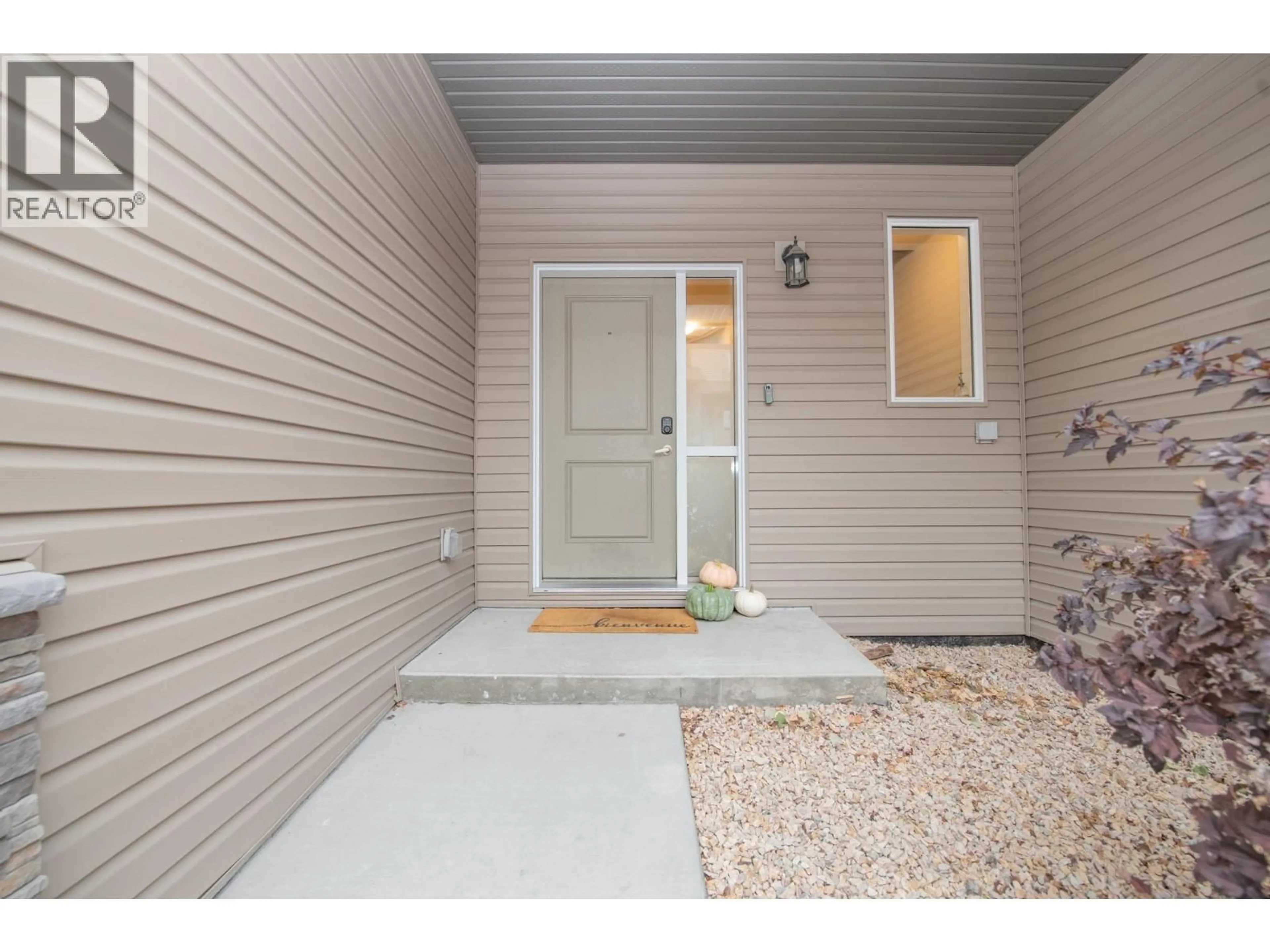 Indoor entryway for 32 - 933 MOUNT ROBSON PLACE, Vernon British Columbia V1B4G4