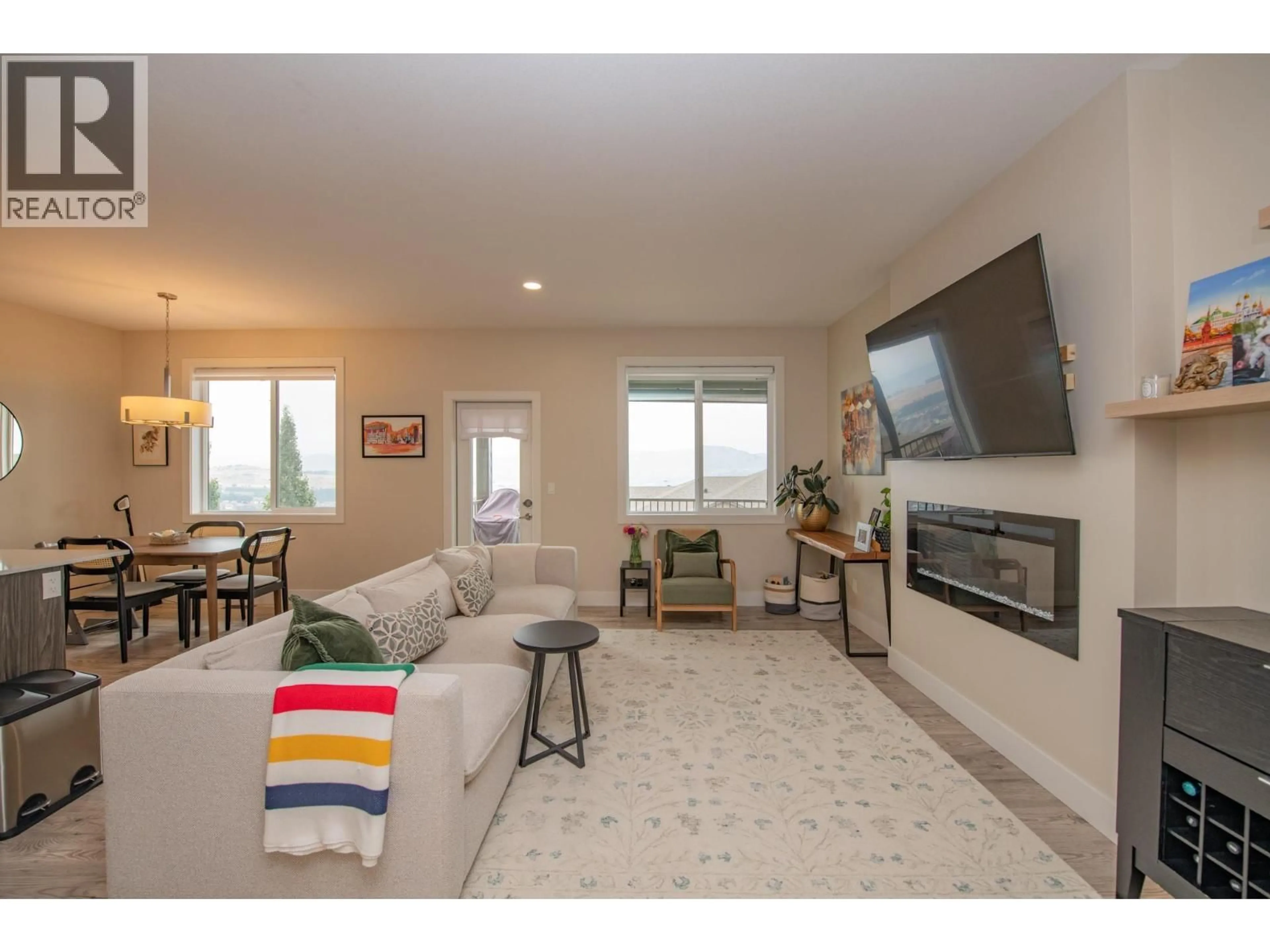 Living room with furniture, unknown for 32 - 933 MOUNT ROBSON PLACE, Vernon British Columbia V1B4G4