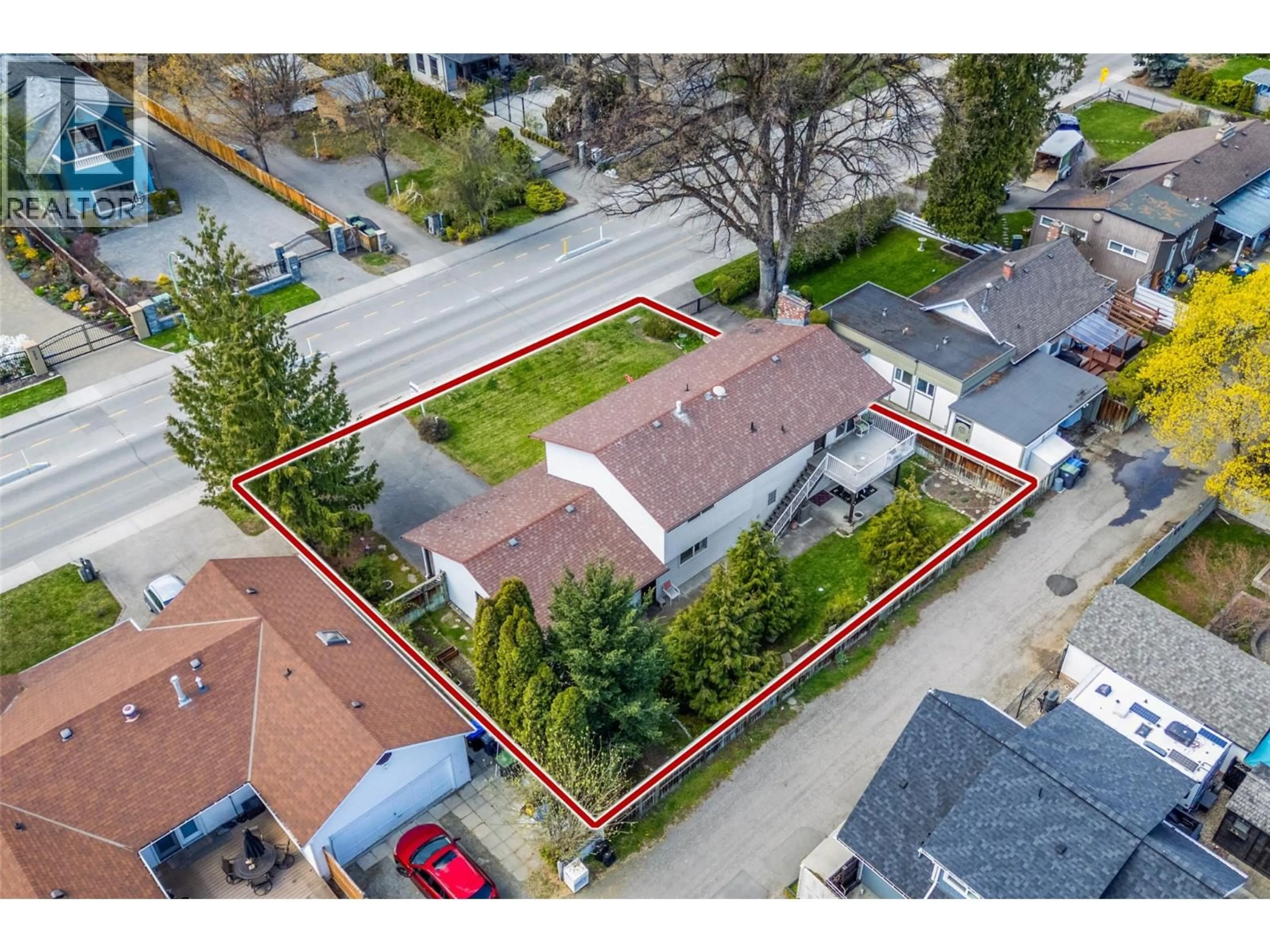 A pic from outside/outdoor area/front of a property/back of a property/a pic from drone, street for 2681 ABBOTT STREET, Kelowna British Columbia V1Y1G3