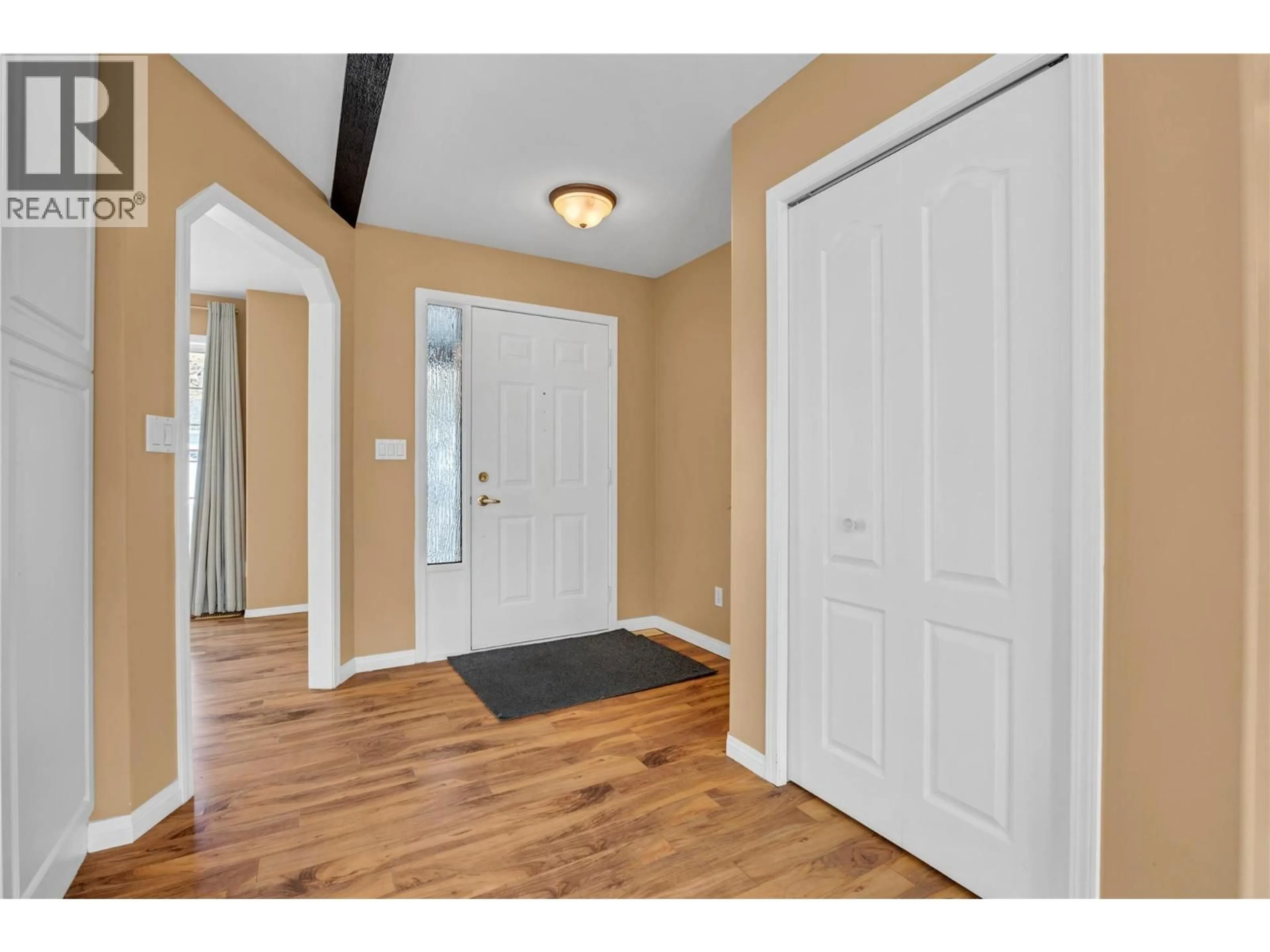 Indoor entryway for 528 RED WING DRIVE, Penticton British Columbia V2A8N7