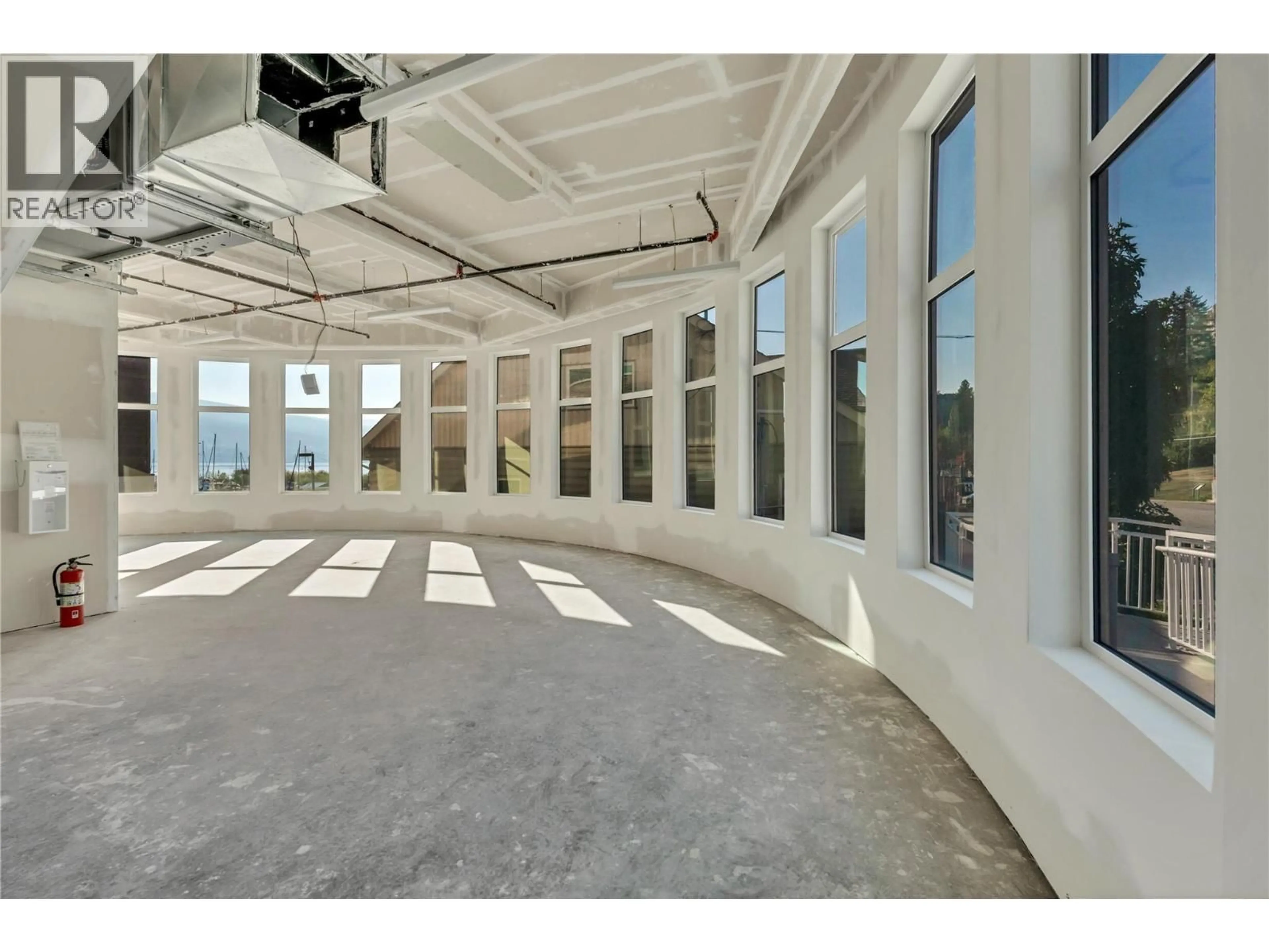 Indoor foyer for 101 - 13417 LAKESHORE DRIVE SOUTH, Summerland British Columbia V0H1Z1