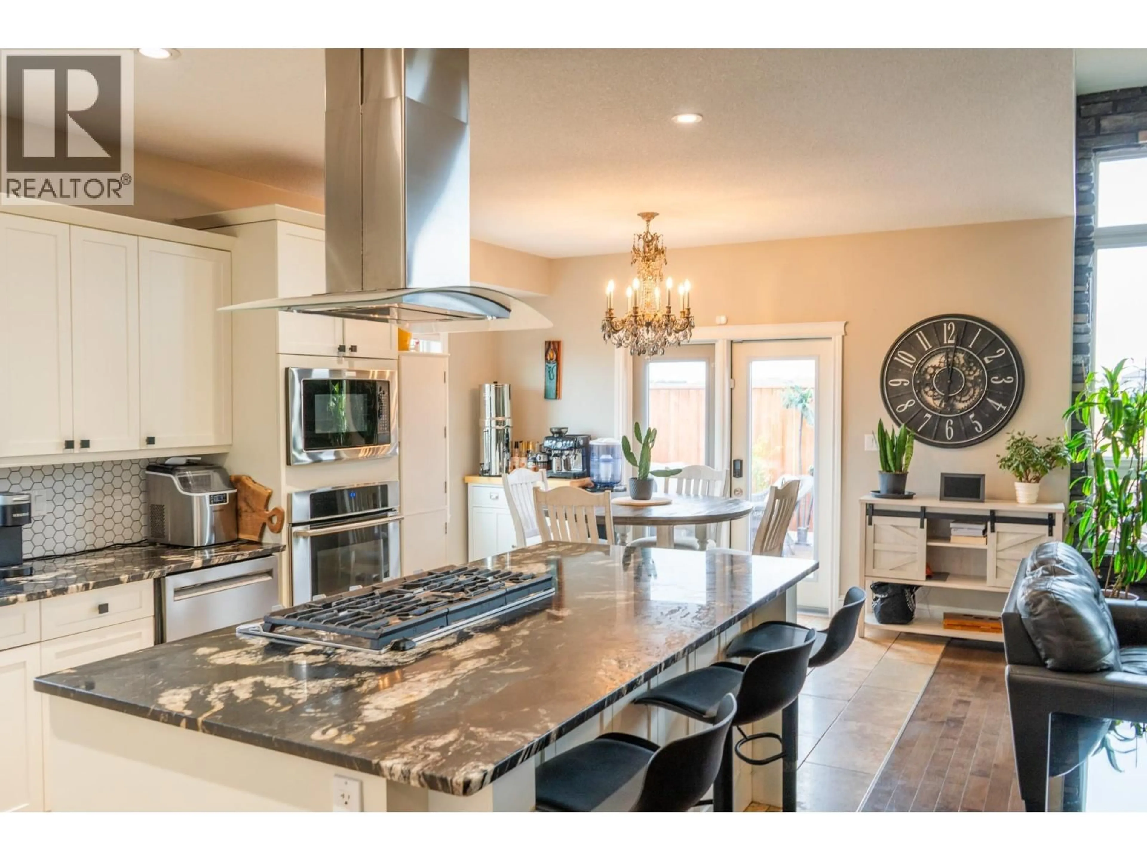 Open concept kitchen, unknown for 1916/1920 87 AVENUE, Dawson Creek British Columbia V1G4T8