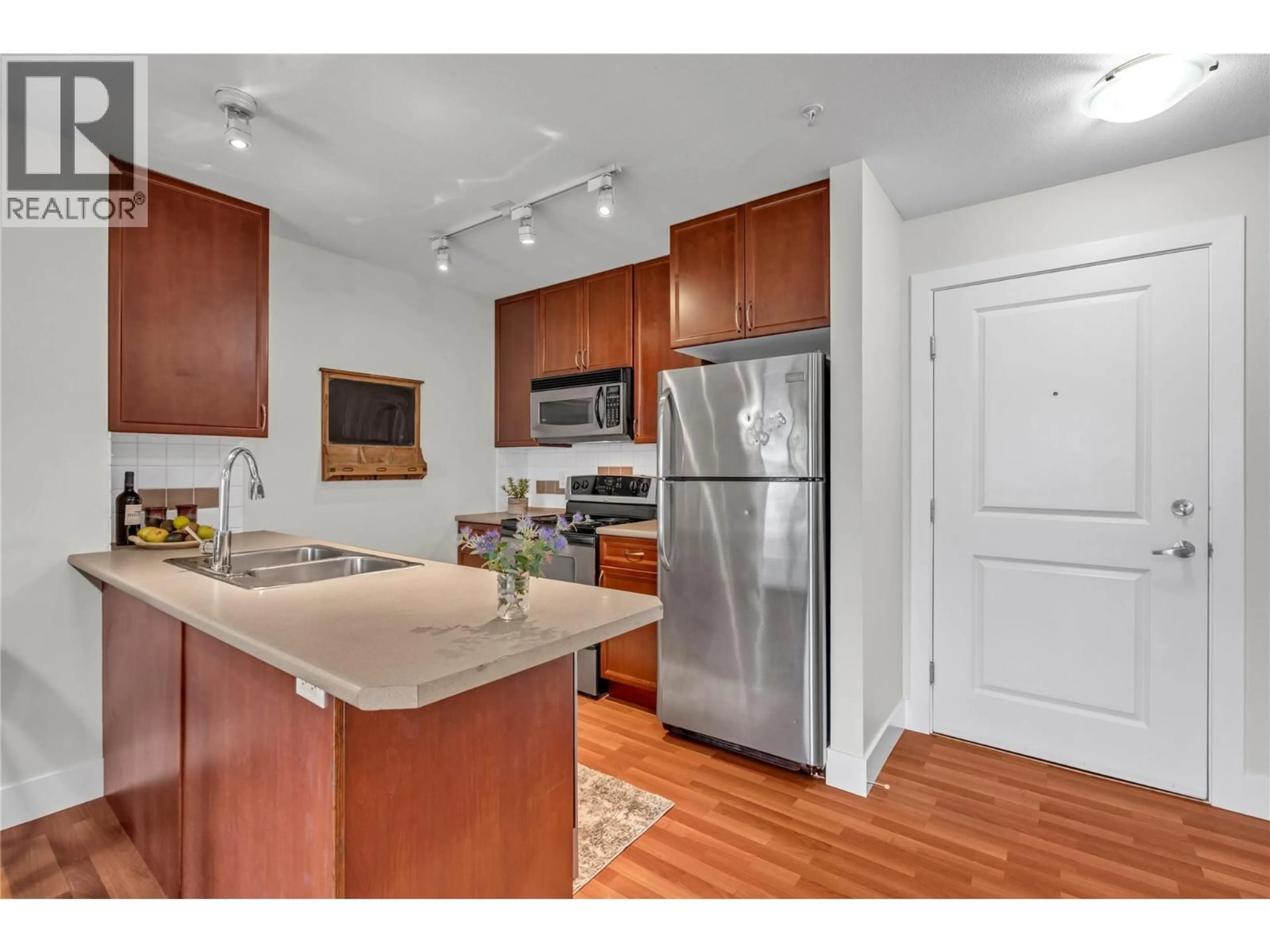 Standard kitchen, wood/laminate floor for 216 - 246 HASTINGS AVENUE, Penticton British Columbia V2A2V6