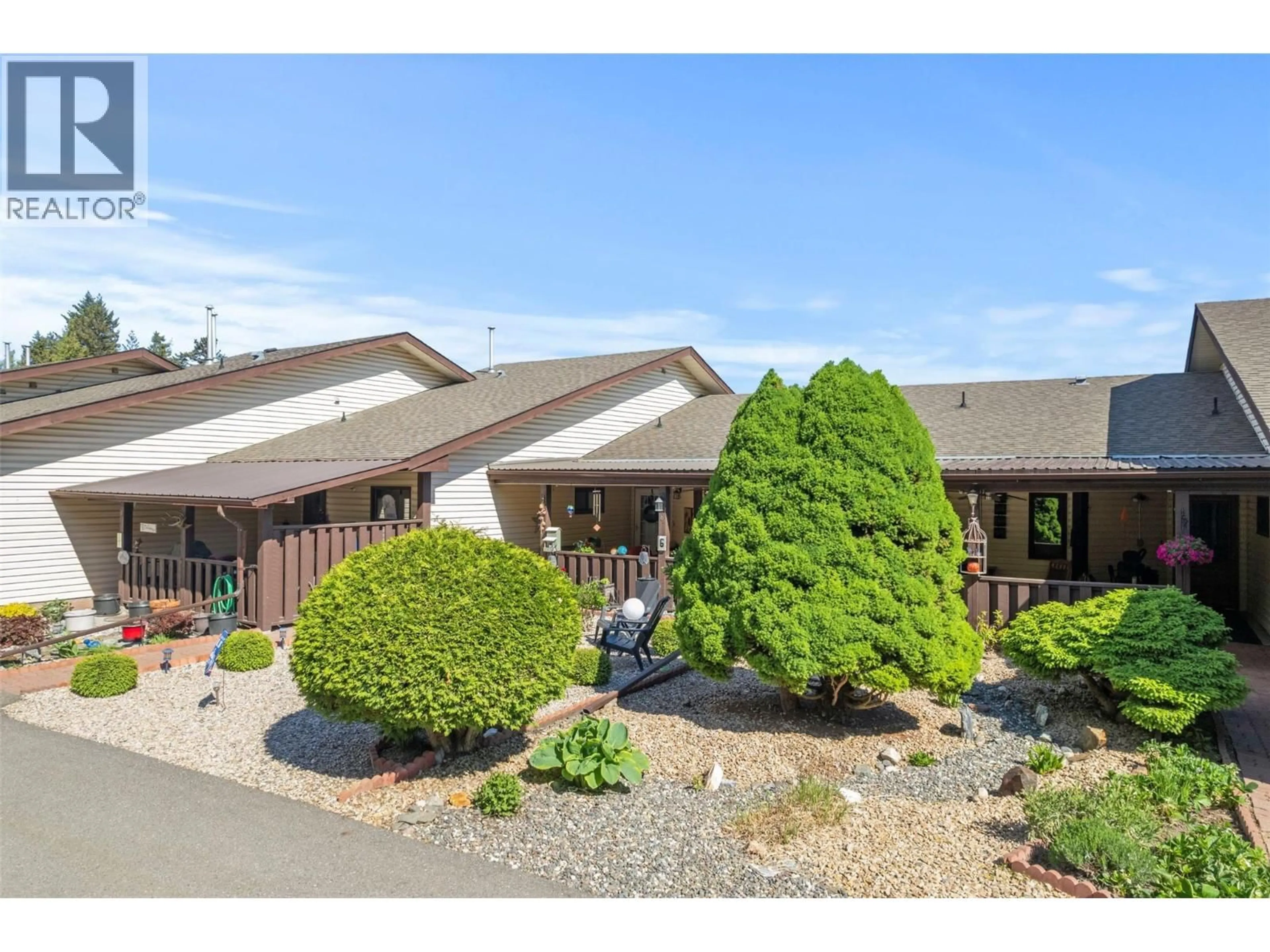 A pic from outside/outdoor area/front of a property/back of a property/a pic from drone, mountain view for 7 - 1215 NOTCH HILL ROAD, Sorrento British Columbia V0E2W0