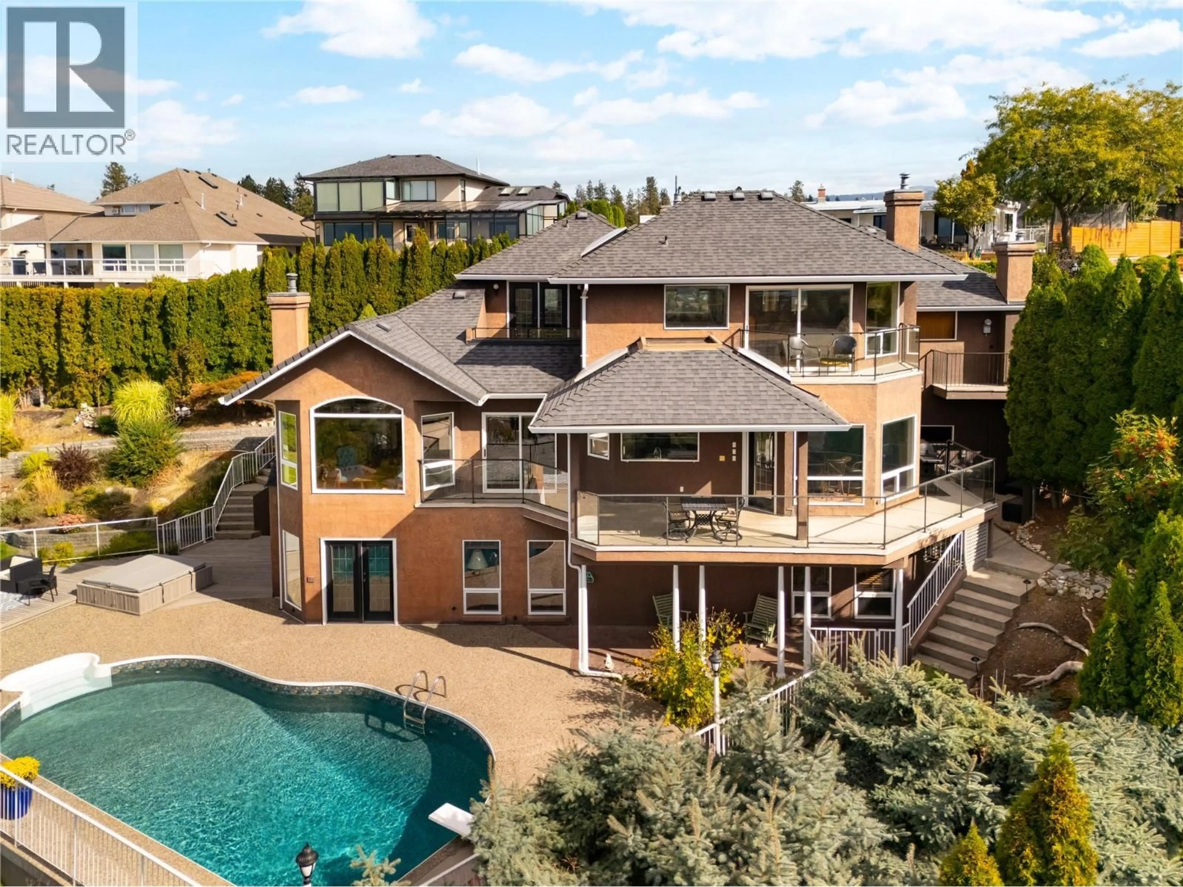 A pic from outside/outdoor area/front of a property/back of a property/a pic from drone, unknown for 925 WESTPOINT PLACE, Kelowna British Columbia V1W2Z3
