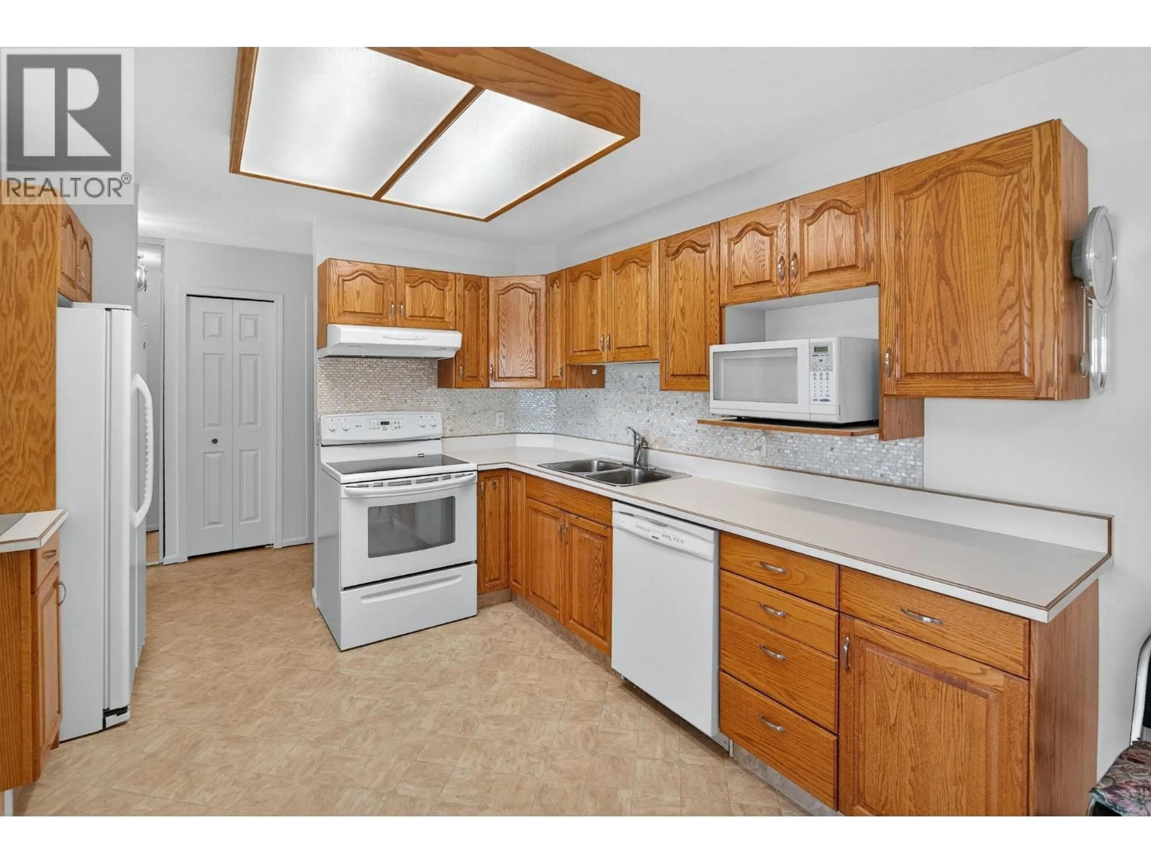 Standard kitchen, unknown for 302 - 1249 PACIFIC AVENUE, Kelowna British Columbia V1Y5T9