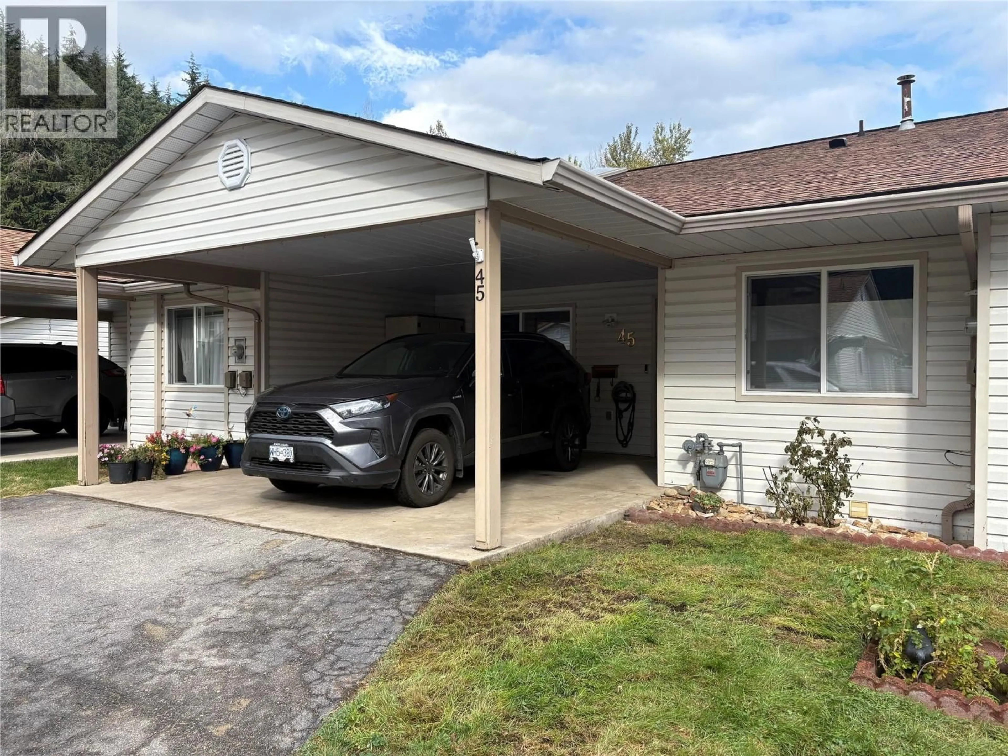 Indoor garage for 45 - 2210 COLUMBIA AVENUE, Castlegar British Columbia V1N2X1