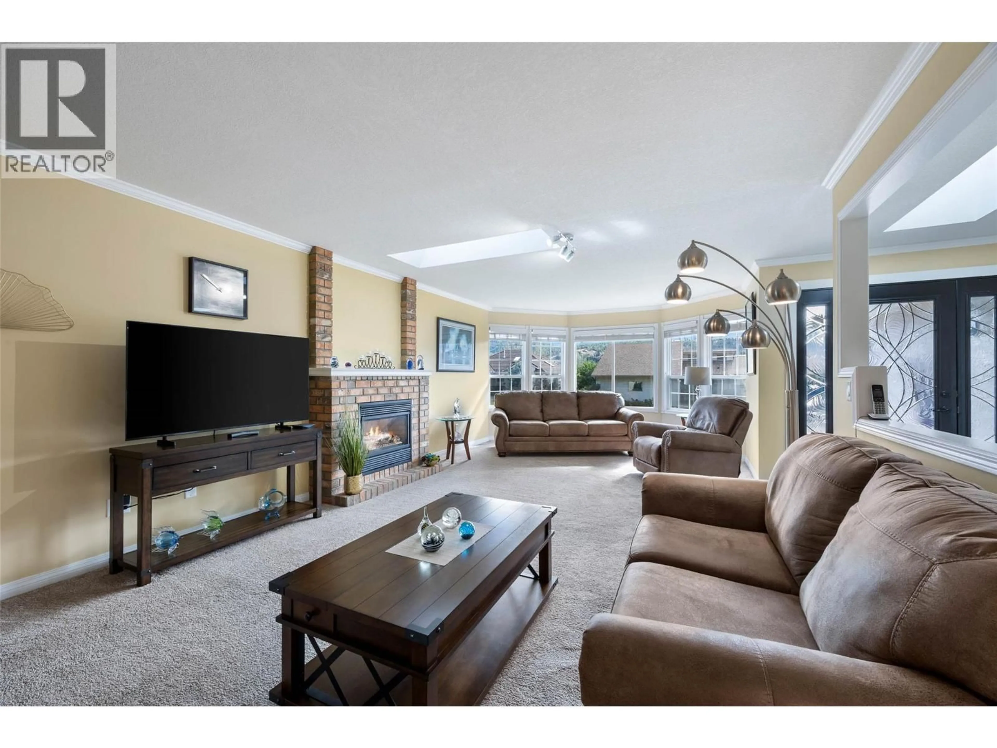 Living room with furniture, unknown for 3577 NAVATANEE DRIVE, Kamloops British Columbia V2H1S1