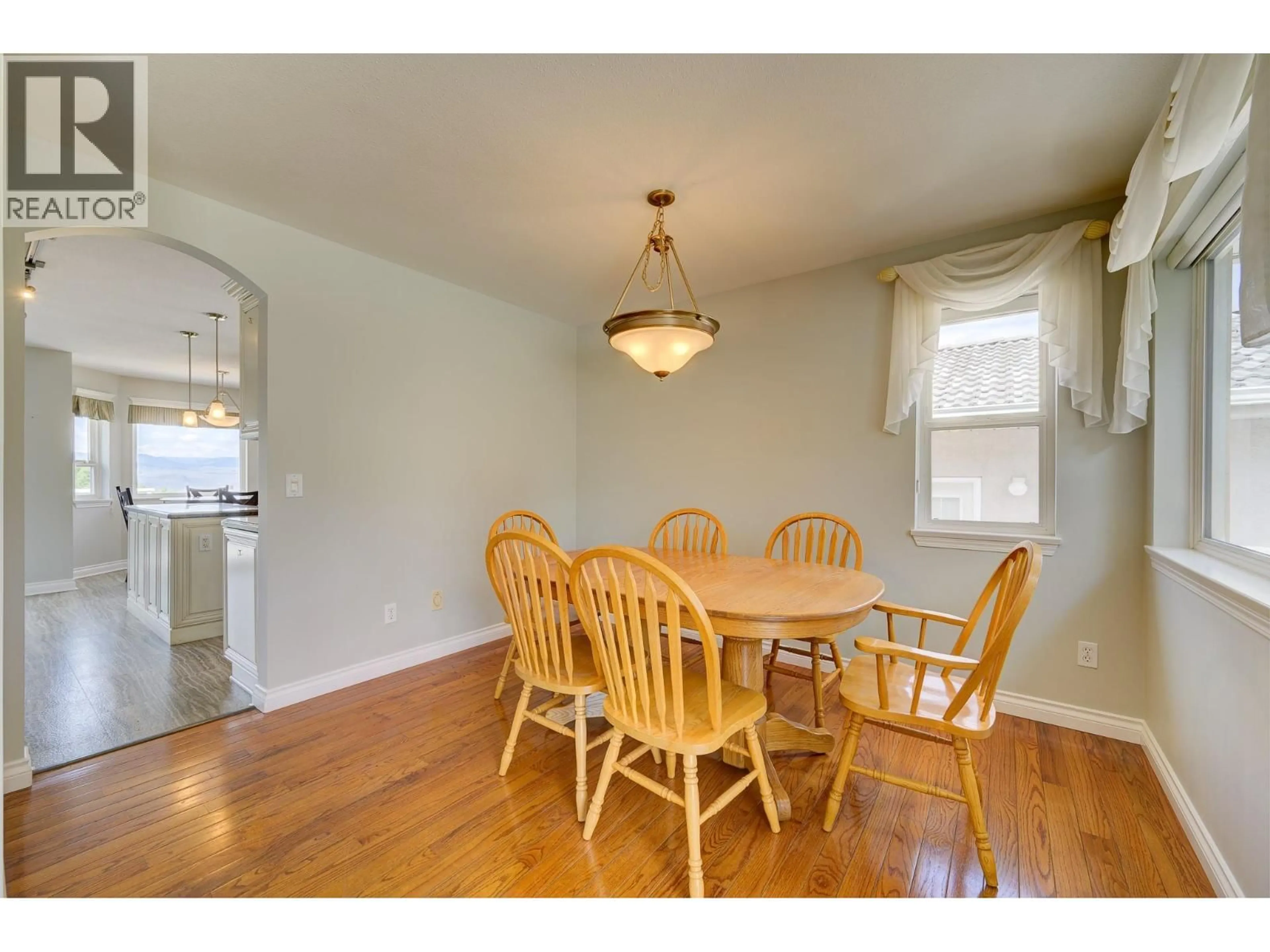 Dining room, wood/laminate floor for 1956 GLOAMING DRIVE, Kamloops British Columbia V1S1P8