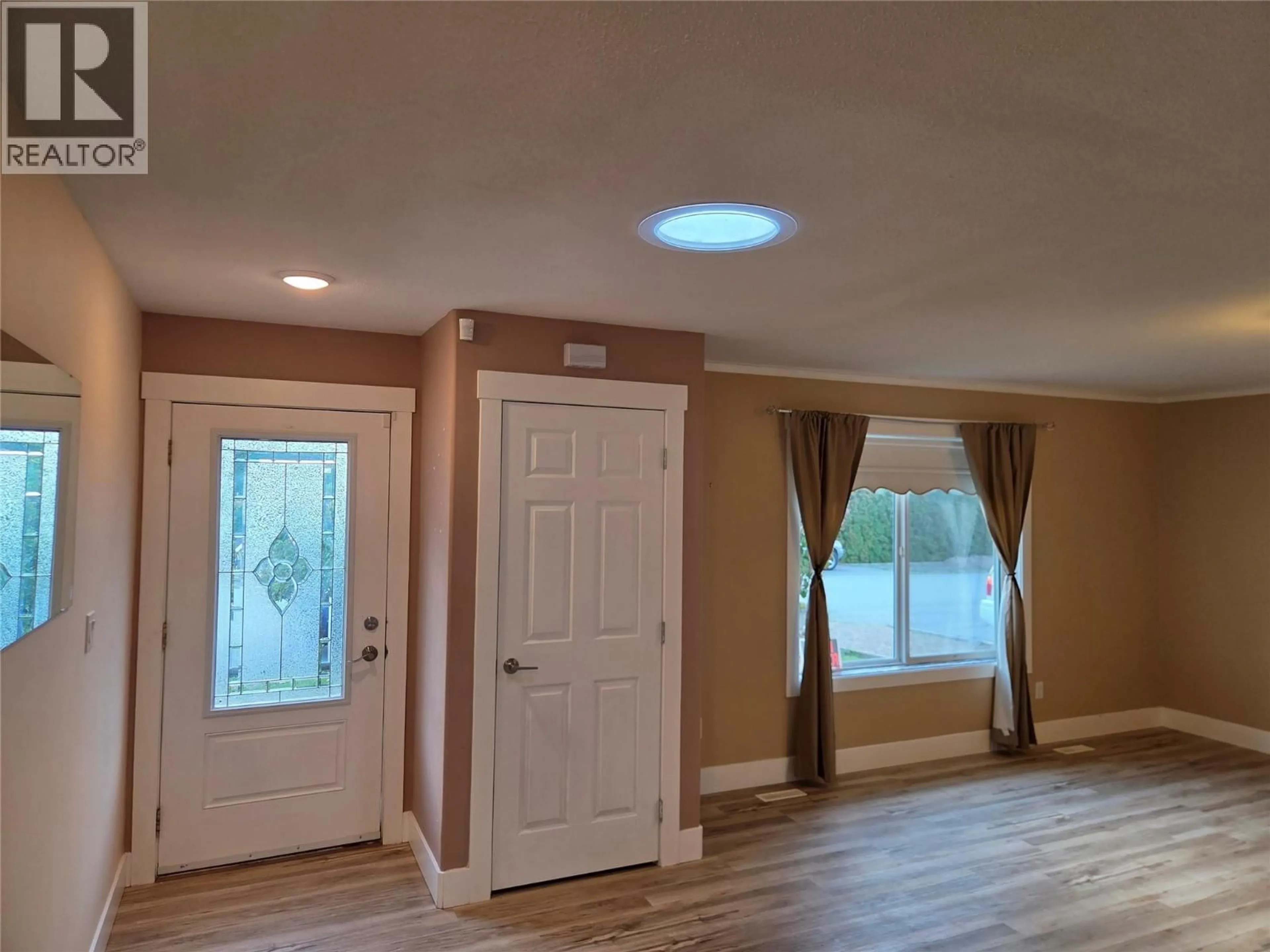 Indoor entryway for 1107 8TH STREET, Keremeos British Columbia V0X1N3