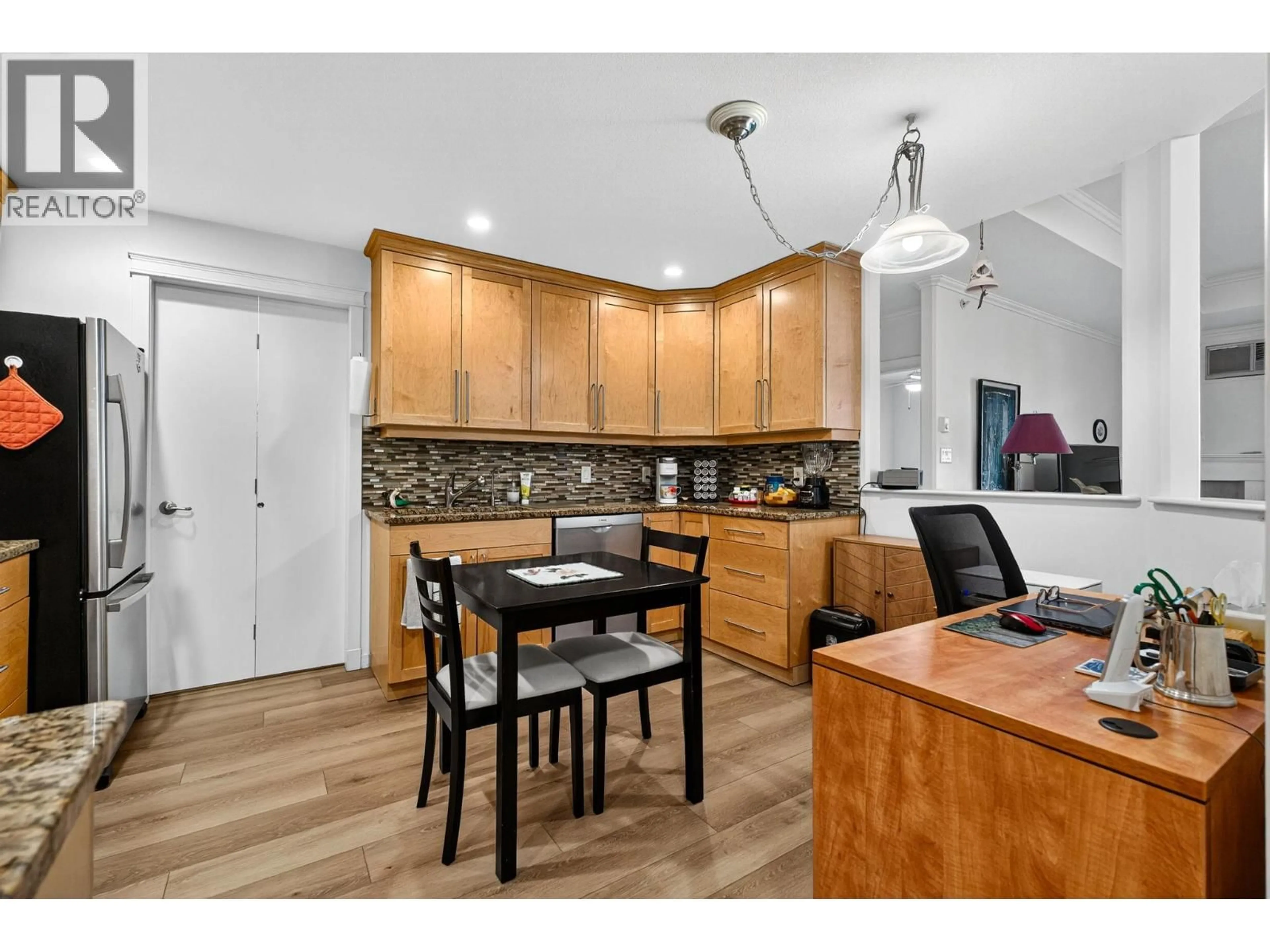 Open concept kitchen, wood/laminate floor for 406 - 303 WHITMAN ROAD, Kelowna British Columbia V1V2P3