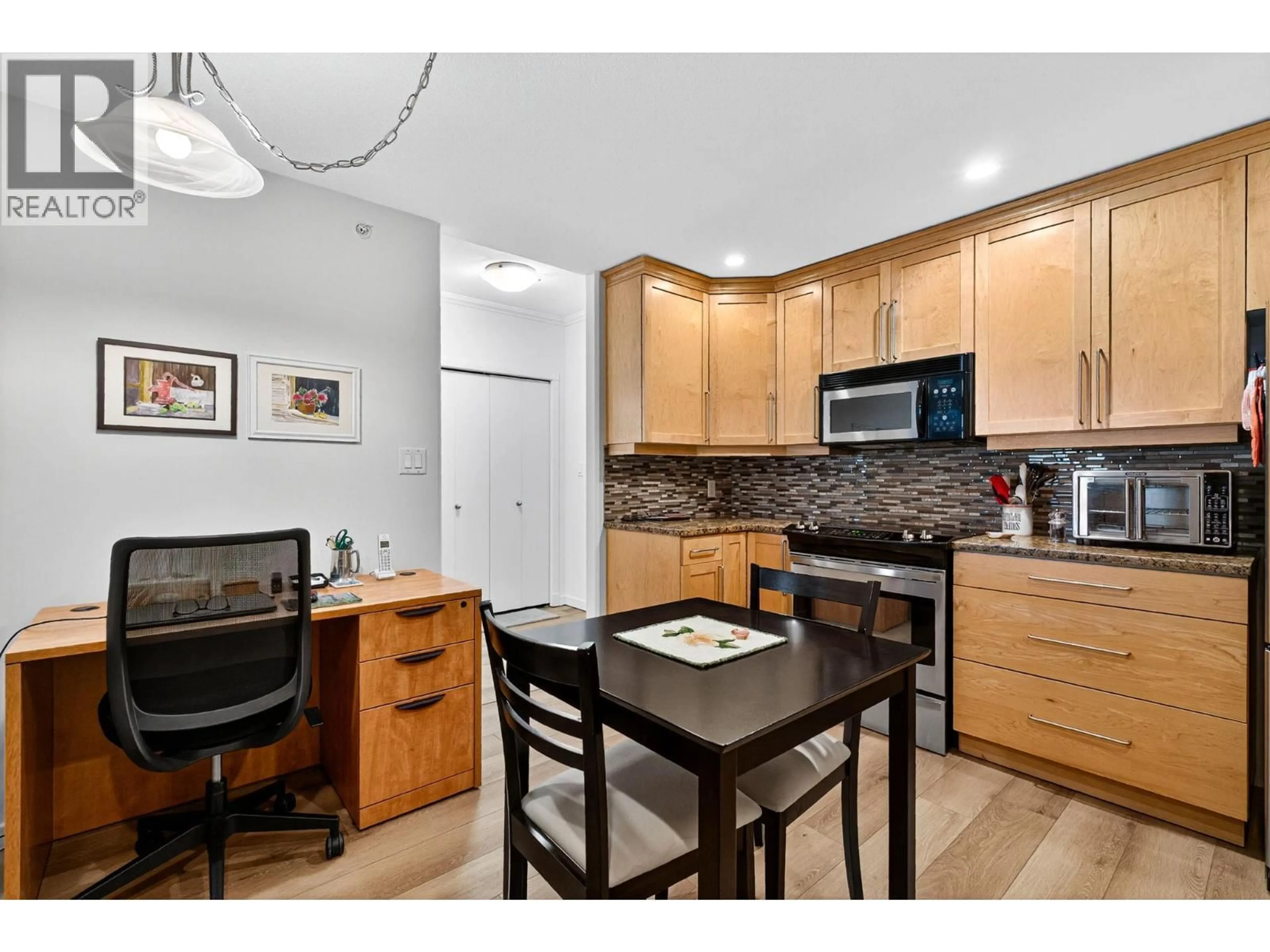 Standard kitchen, wood/laminate floor for 406 - 303 WHITMAN ROAD, Kelowna British Columbia V1V2P3