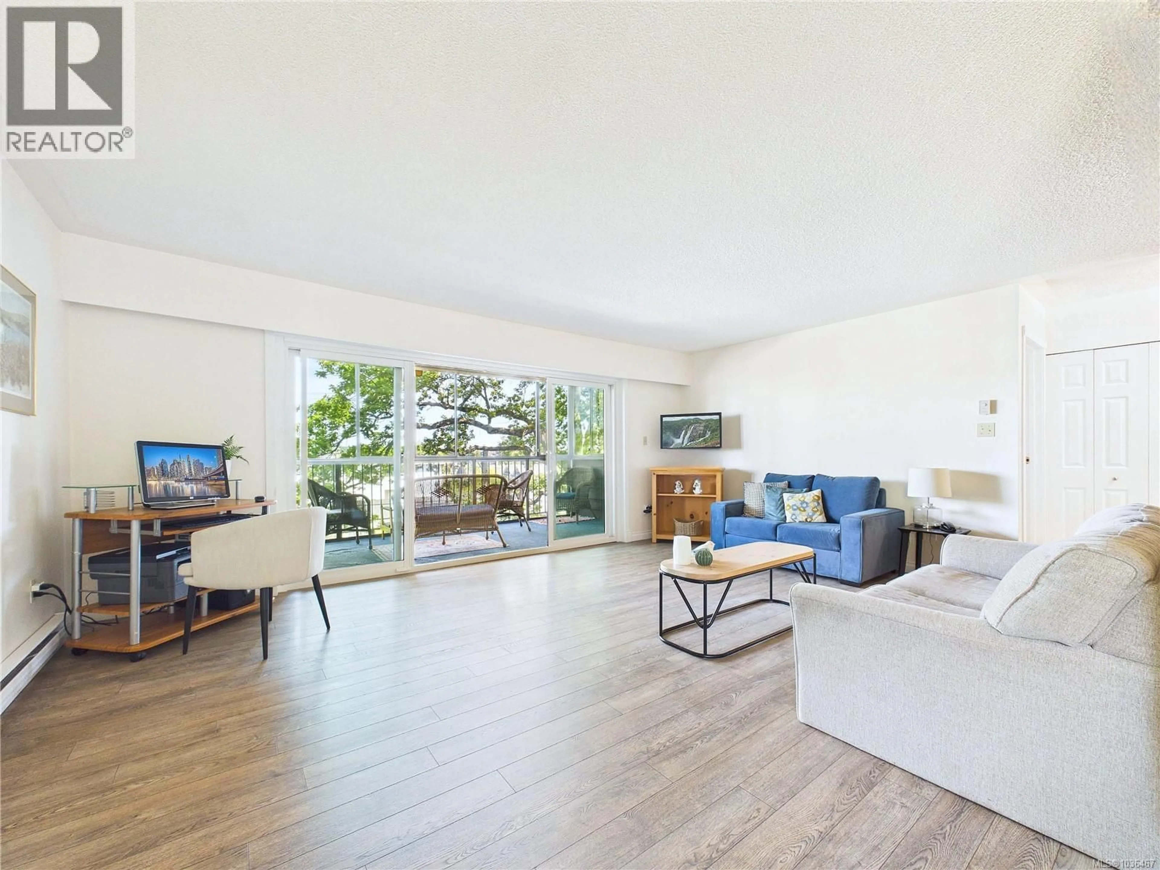 Living room with furniture, wood/laminate floor for 401 - 1665 OAK BAY AVENUE, Victoria British Columbia V8R1B5
