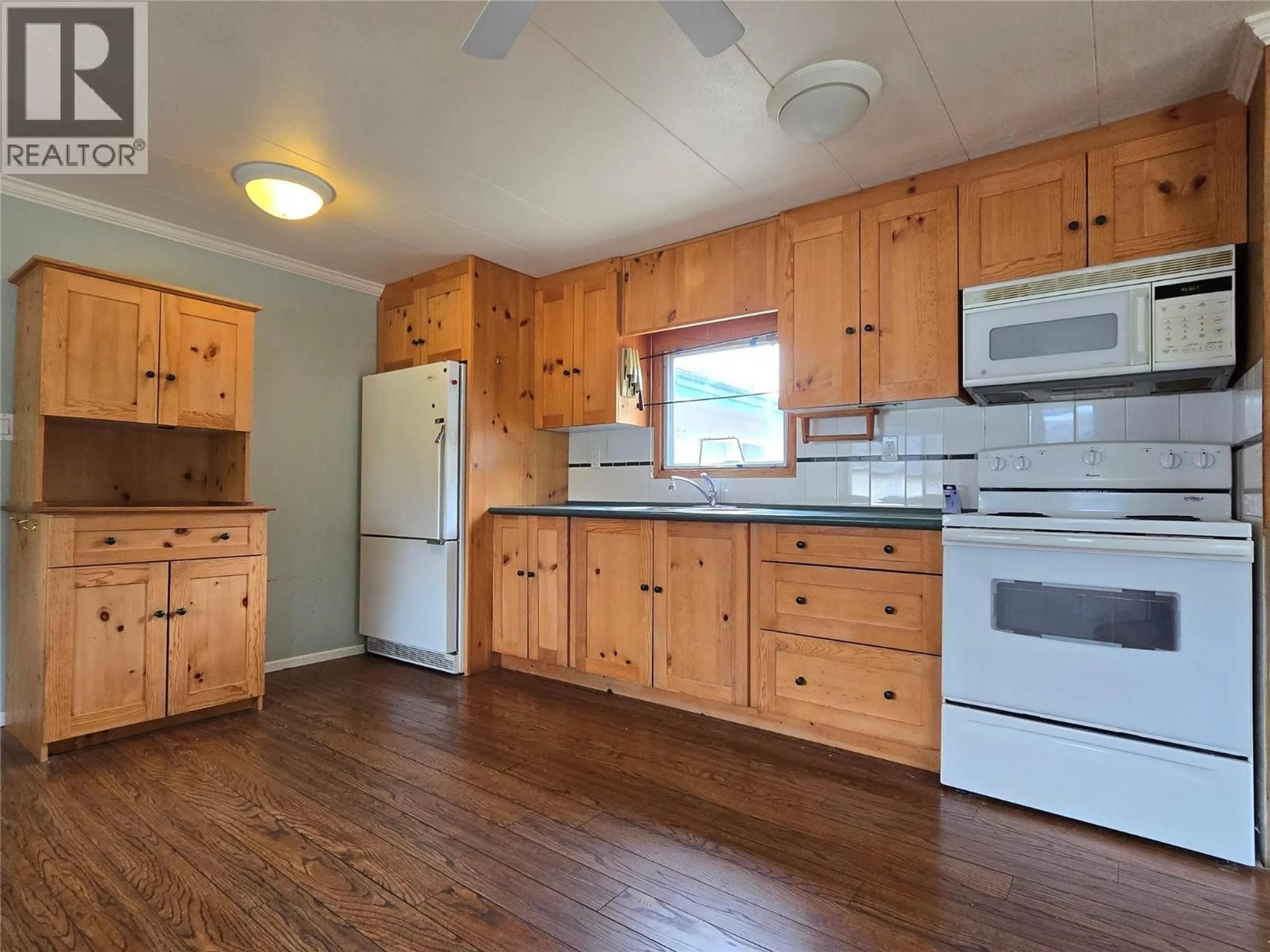 Standard kitchen, wood/laminate floor for 3769 THOMPSON VIEW PLACE, Ashcroft British Columbia V0K2L0