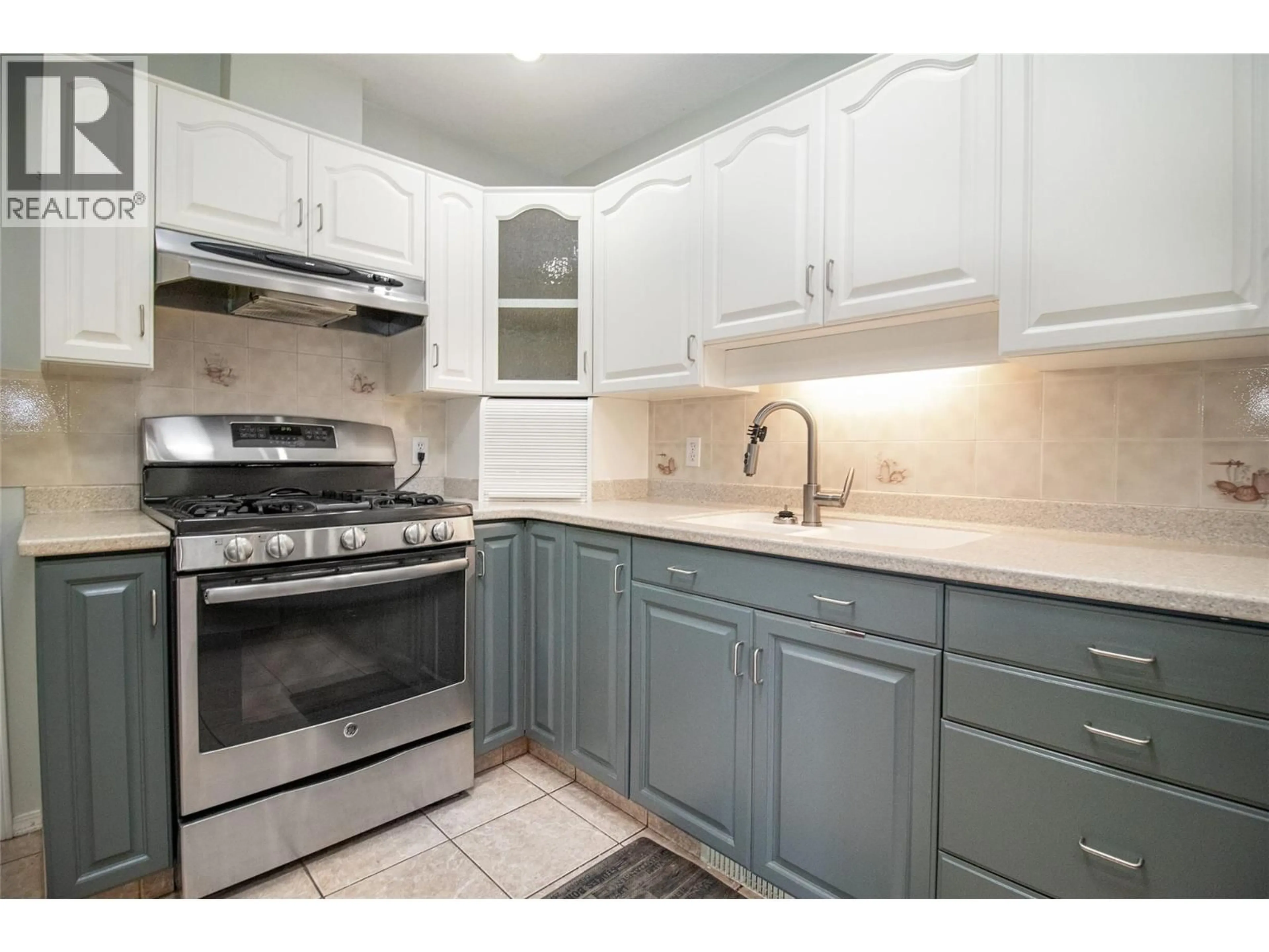 Standard kitchen, ceramic/tile floor for 1495 NELSON PLACE, Kelowna British Columbia V1Y9H5