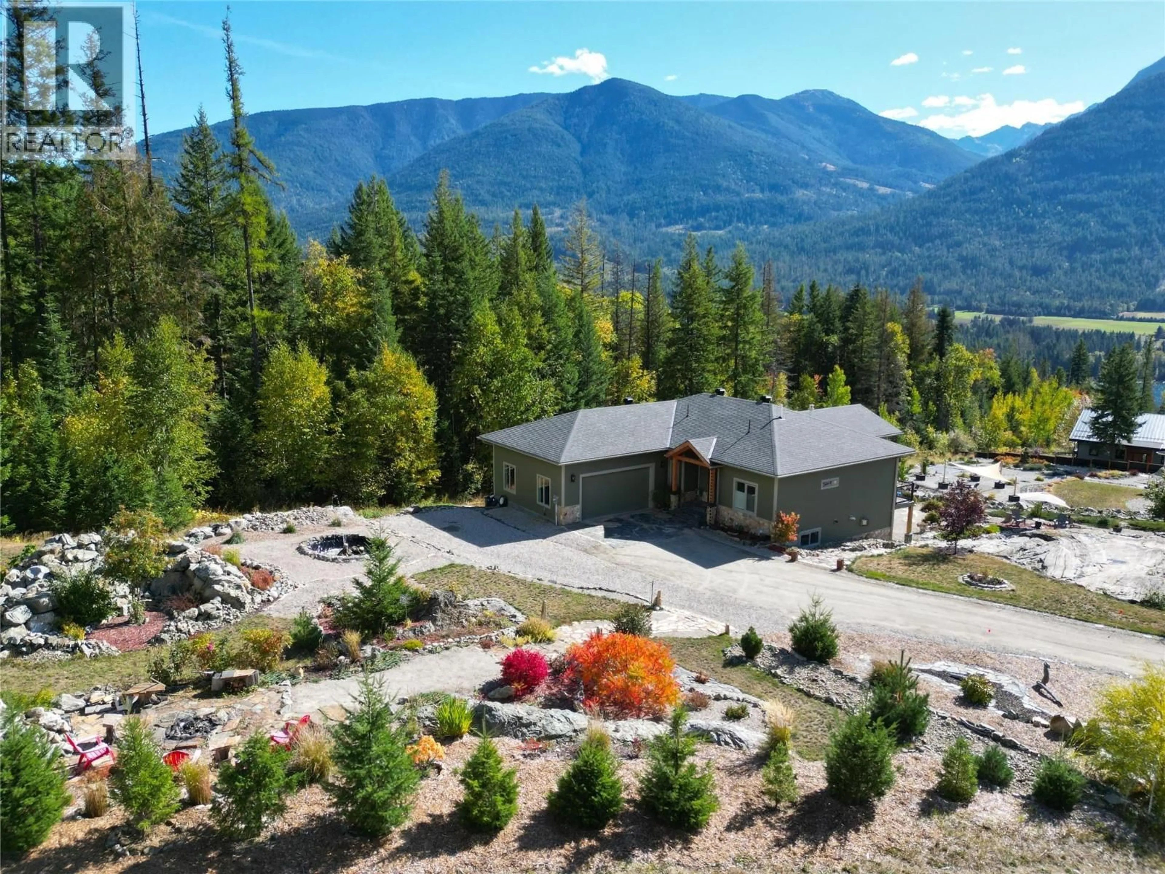 A pic from outside/outdoor area/front of a property/back of a property/a pic from drone, mountain view for 440 BURIVIEW DRIVE DRIVE, Nelson British Columbia V1L0A7