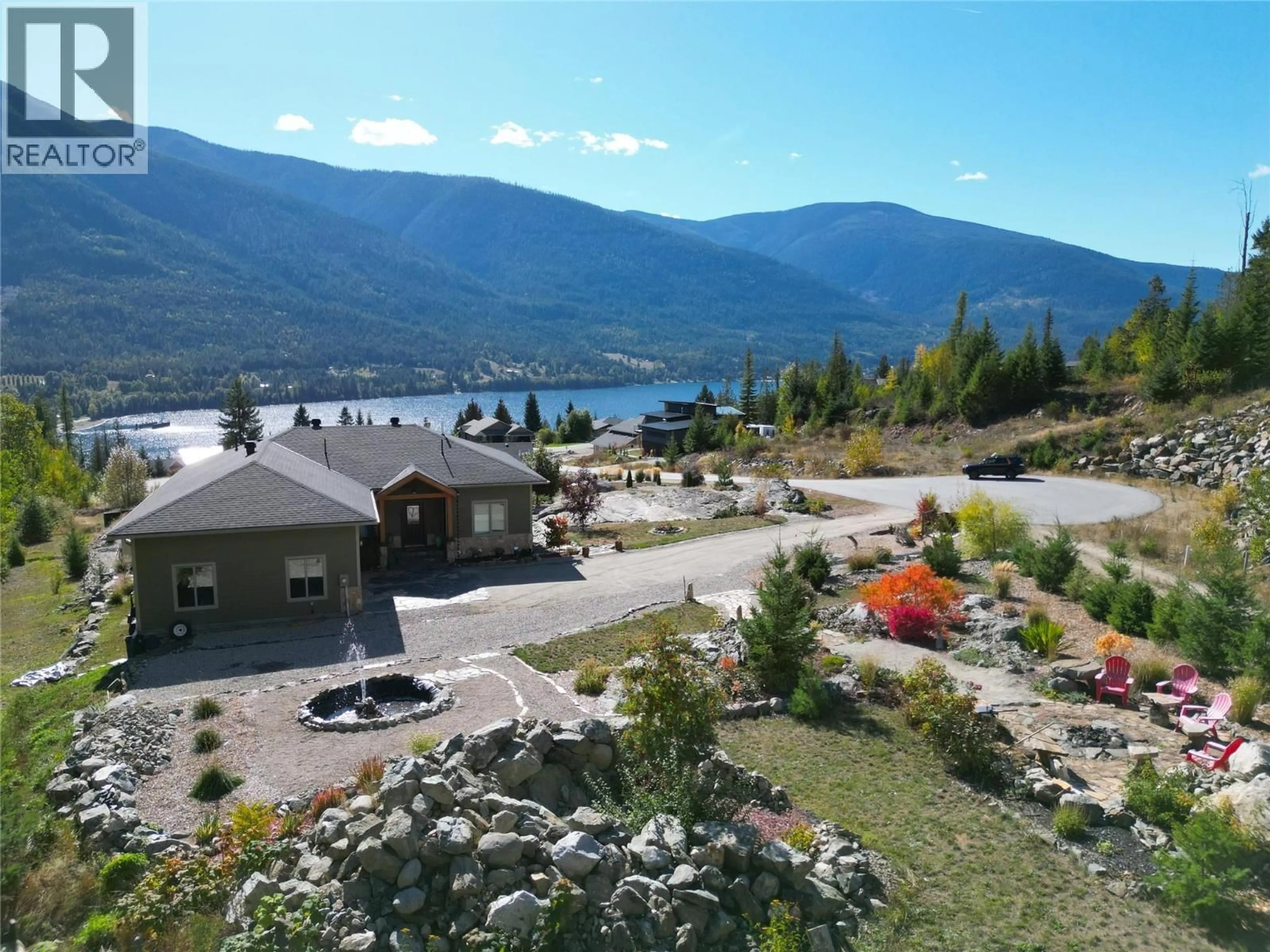 A pic from outside/outdoor area/front of a property/back of a property/a pic from drone, water/lake/river/ocean view for 440 BURIVIEW DRIVE DRIVE, Nelson British Columbia V1L0A7