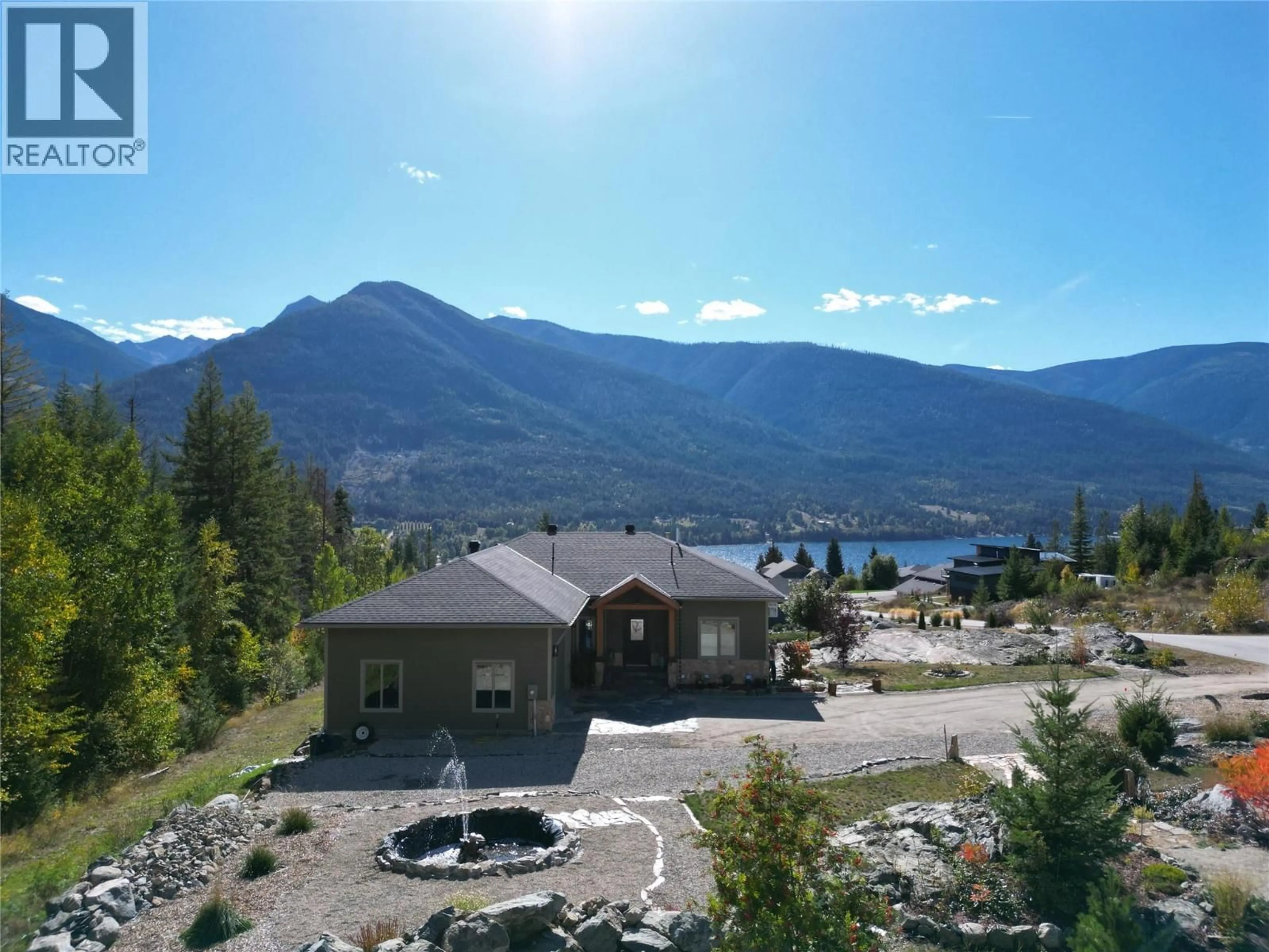 A pic from outside/outdoor area/front of a property/back of a property/a pic from drone, mountain view for 440 BURIVIEW DRIVE DRIVE, Nelson British Columbia V1L0A7