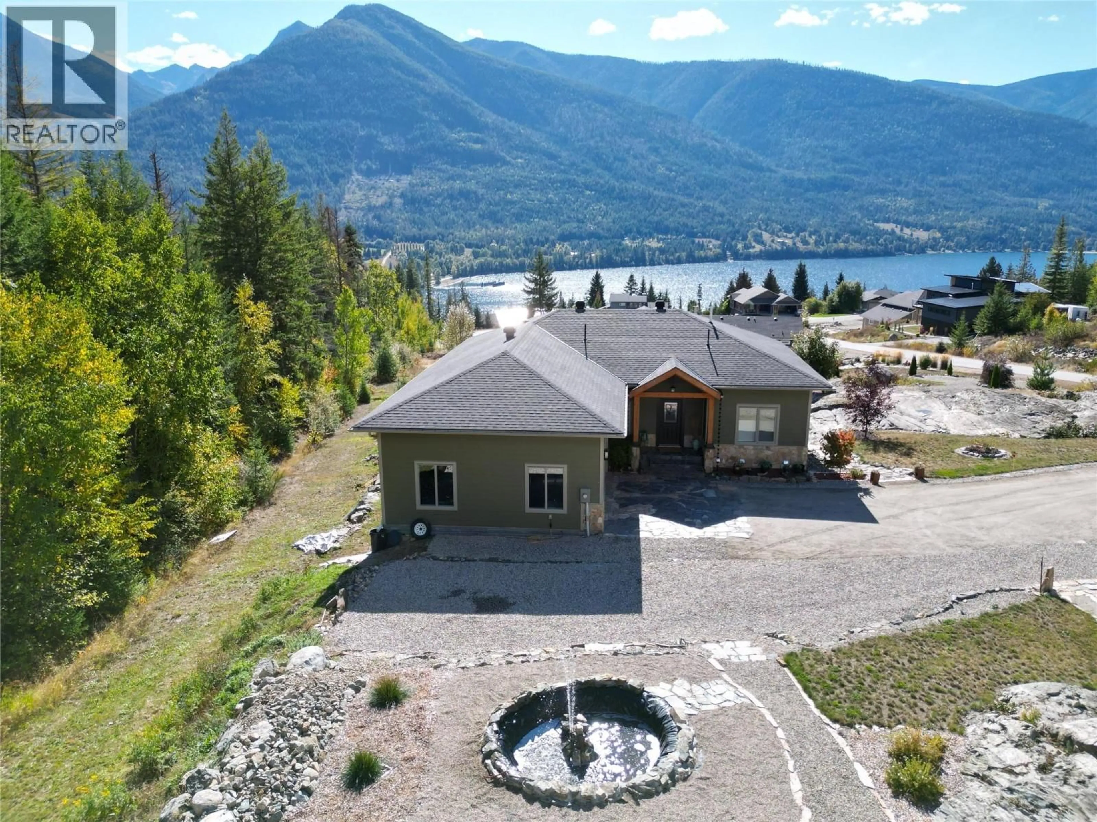 A pic from outside/outdoor area/front of a property/back of a property/a pic from drone, water/lake/river/ocean view for 440 BURIVIEW DRIVE DRIVE, Nelson British Columbia V1L0A7