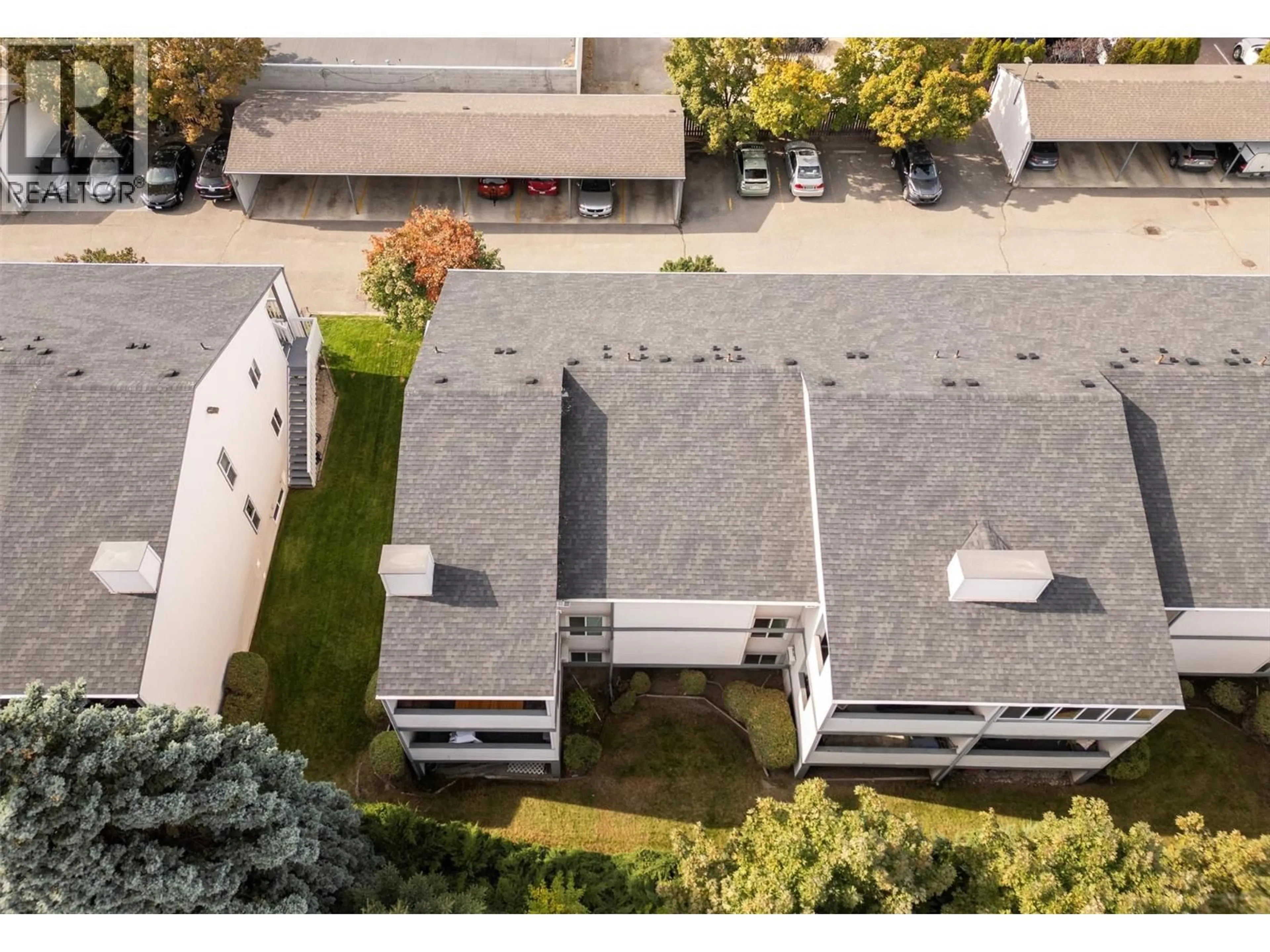 A pic from outside/outdoor area/front of a property/back of a property/a pic from drone, unknown for 18 - 3000 RICHTER STREET, Kelowna British Columbia V1Y8M5