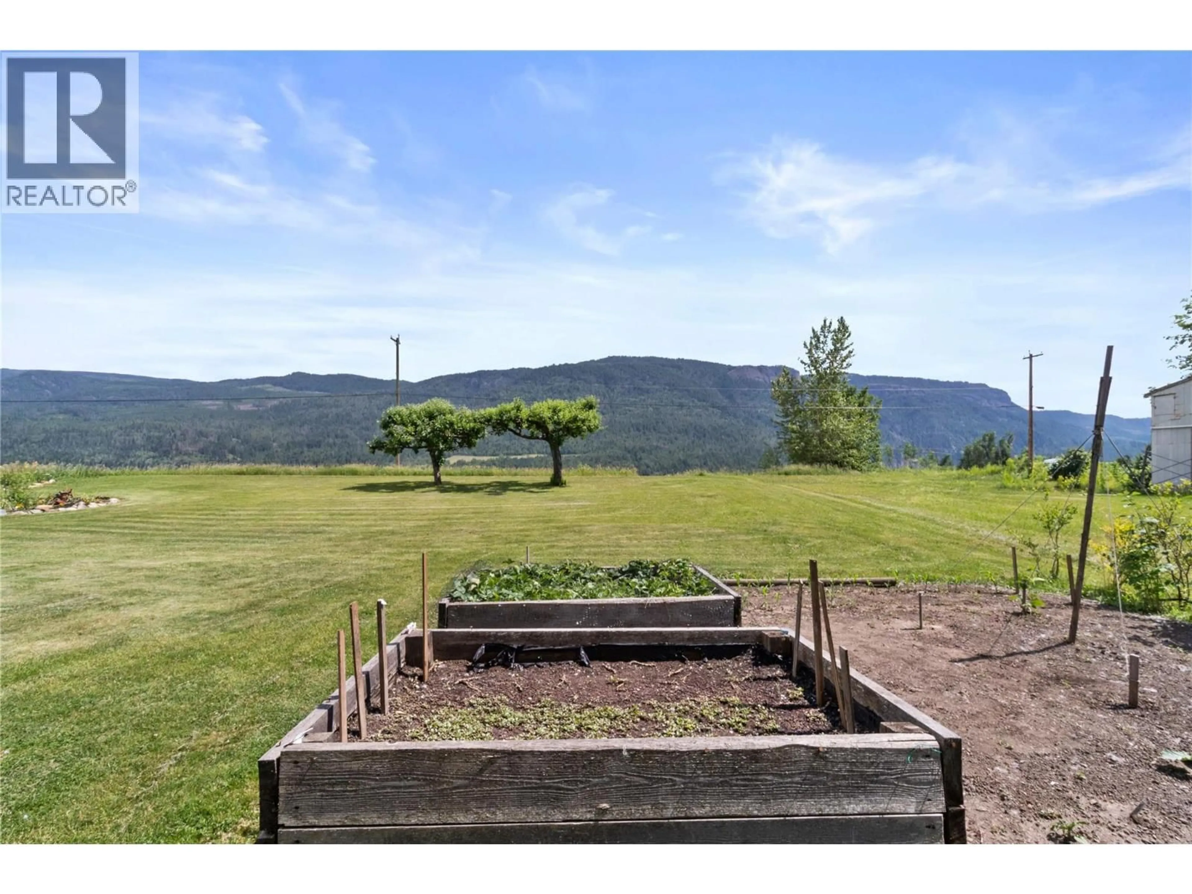 A pic from outside/outdoor area/front of a property/back of a property/a pic from drone, mountain view for 7088 97A HIGHWAY, Grindrod British Columbia V0E1Y0