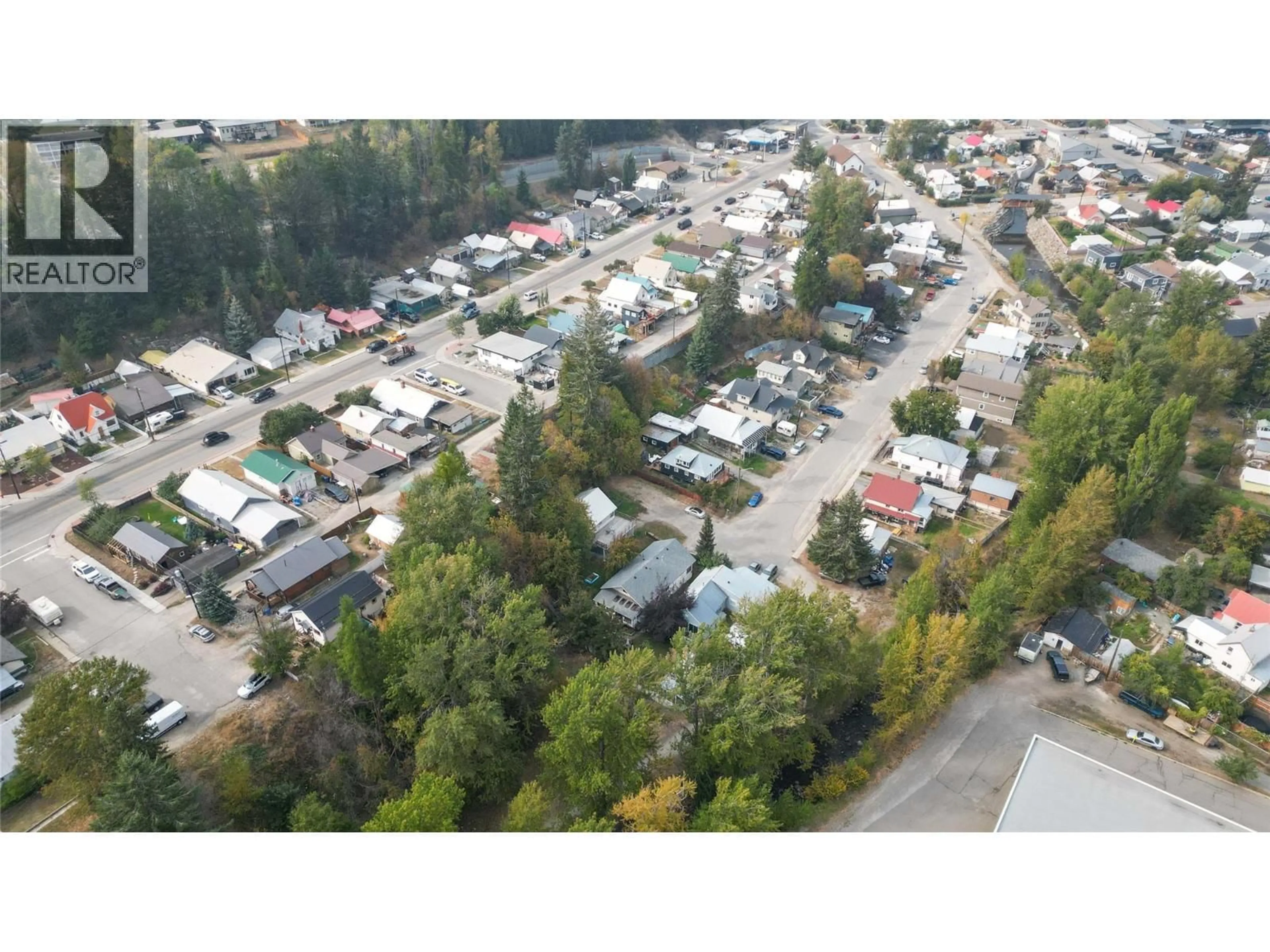 A pic from outside/outdoor area/front of a property/back of a property/a pic from drone, street for 380 BINGAY STREET, Kimberley British Columbia V1A1X4