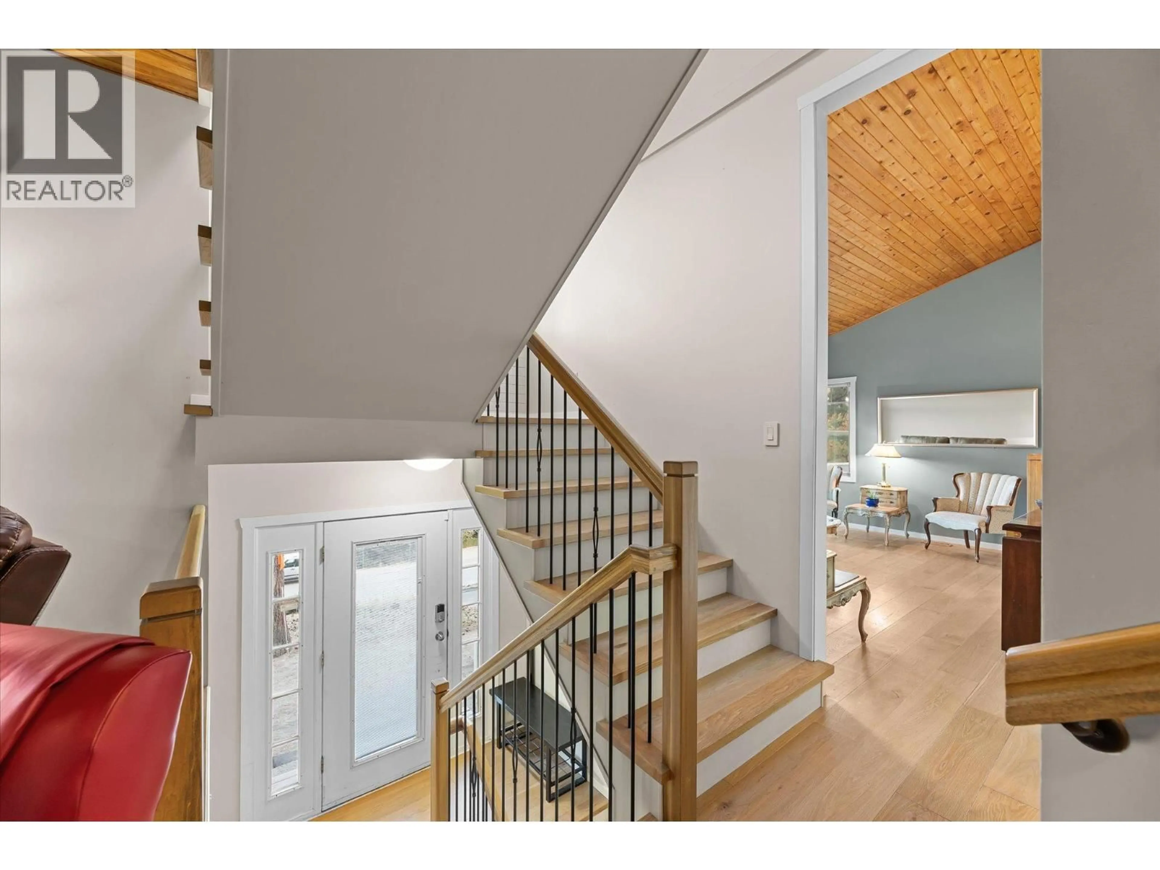 Indoor foyer for 1644 SCOTT CRESCENT, West Kelowna British Columbia V1Z2Y2