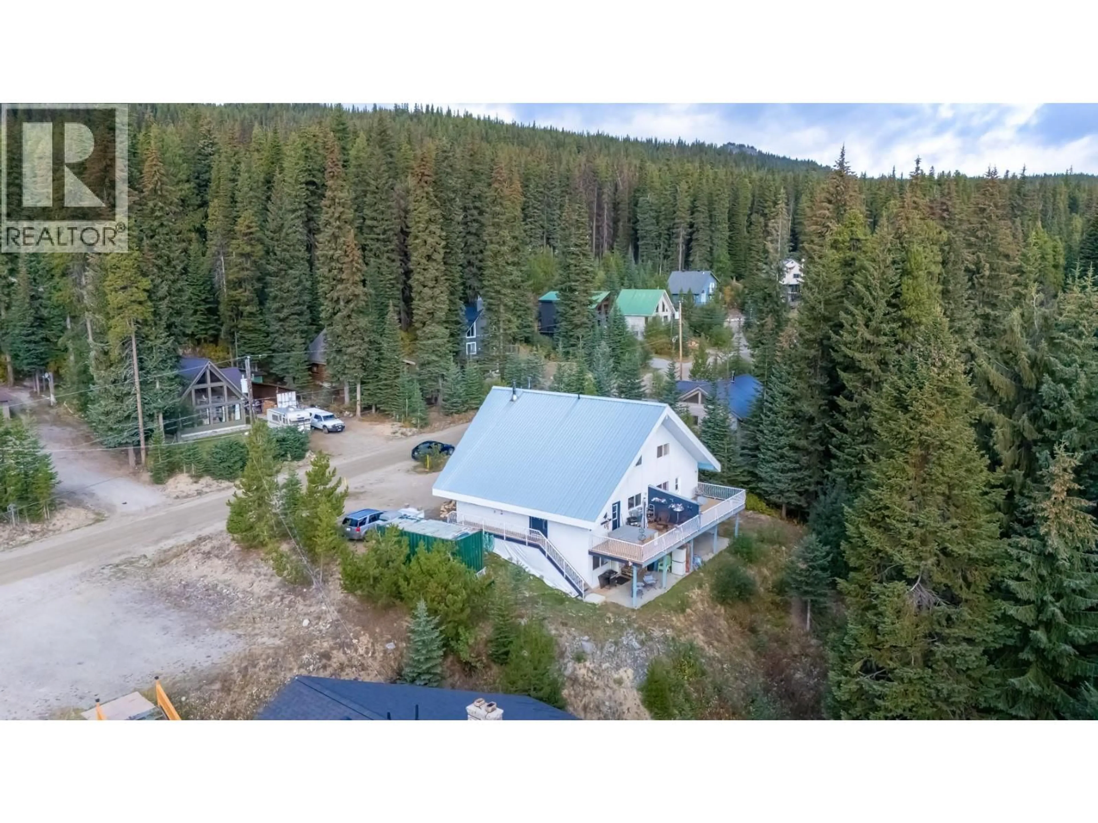 A pic from outside/outdoor area/front of a property/back of a property/a pic from drone, mountain view for 1 - 137 WHITETAIL ROAD, Apex Mountain British Columbia V0X1K0