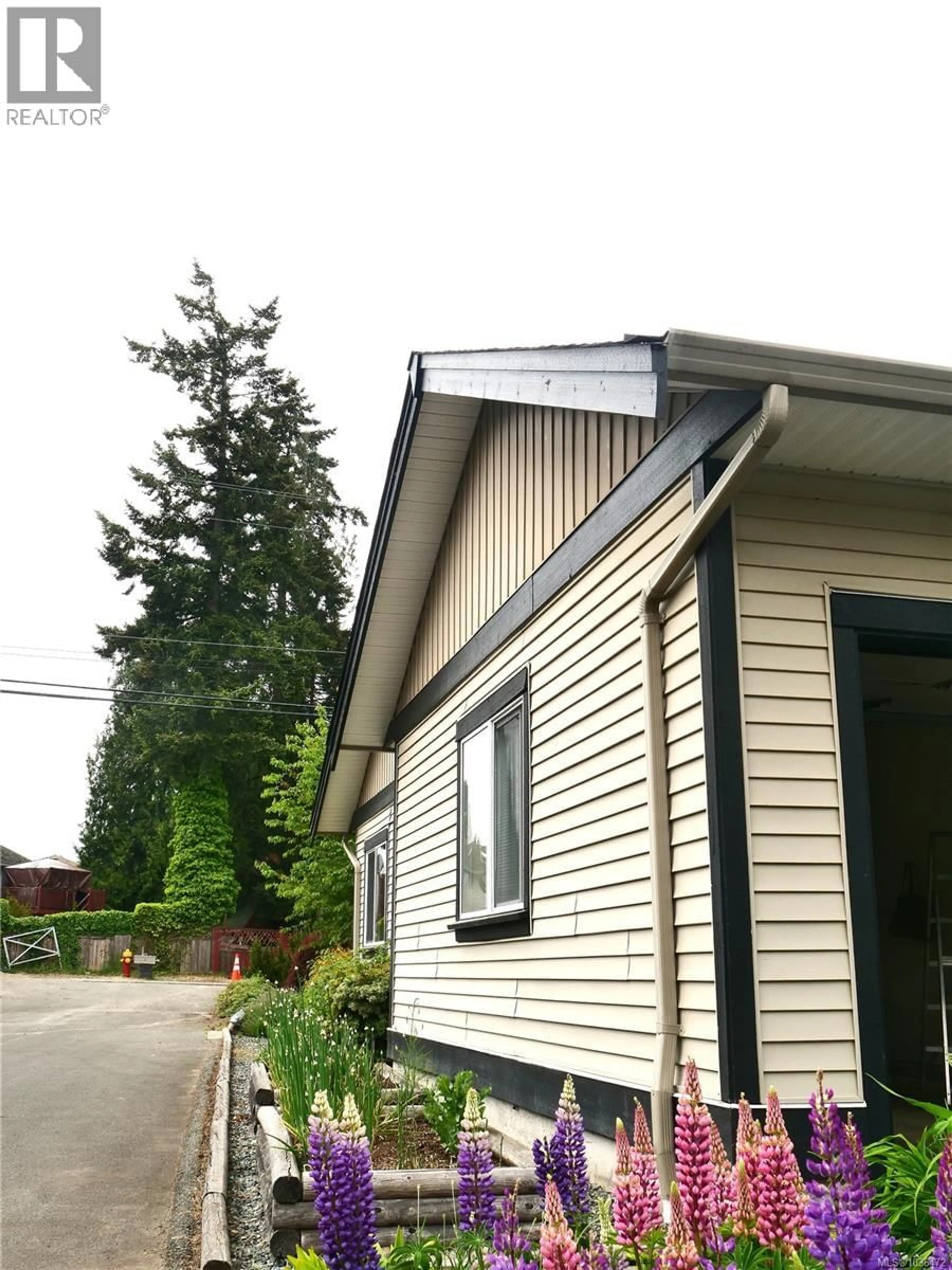 Home with vinyl exterior material, building for 5543 TURNER ROAD, Nanaimo British Columbia V9T5M4