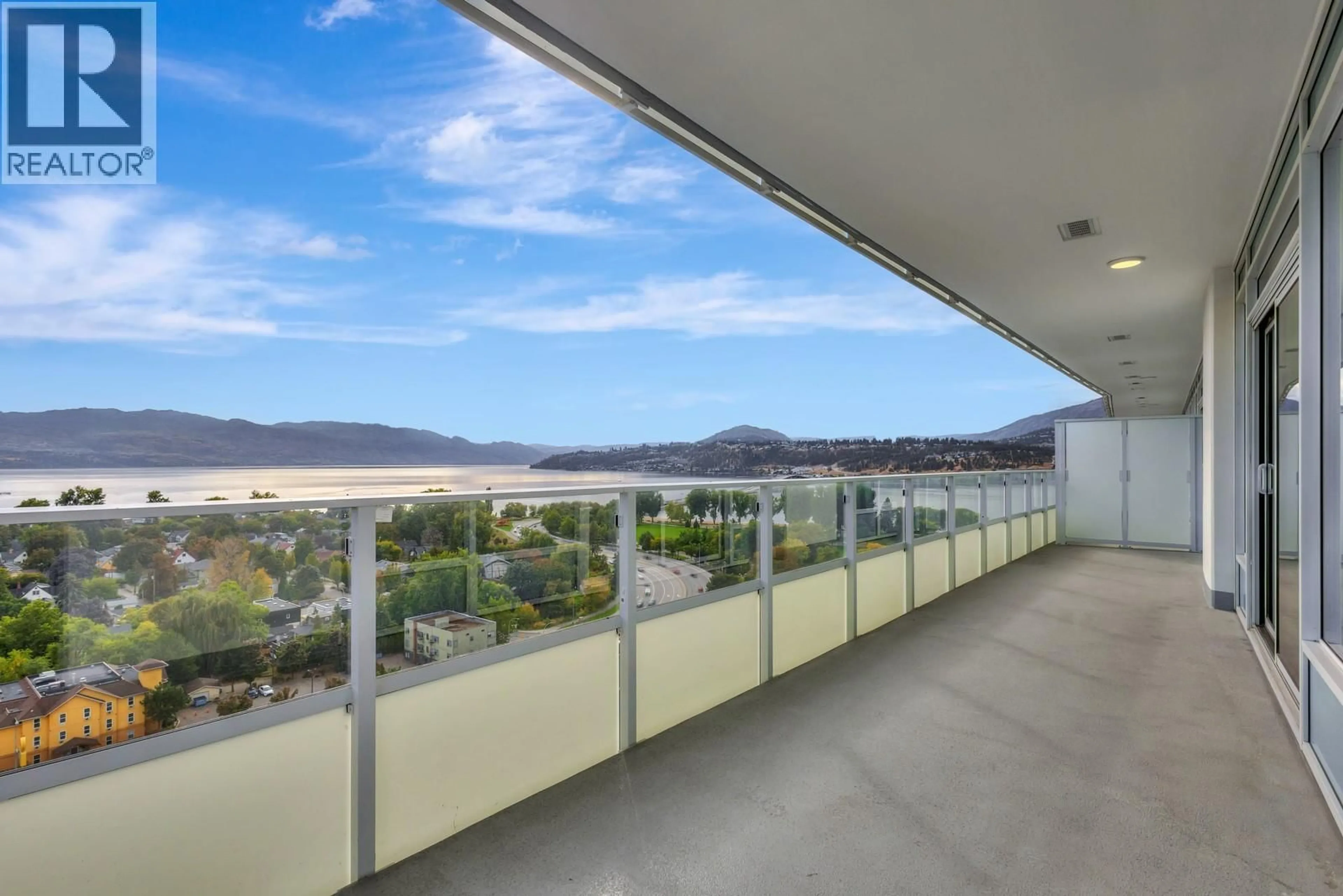 Balcony in the apartment, water/lake/river/ocean view for 1504 - 238 LEON AVENUE, Kelowna British Columbia V1Y6H9